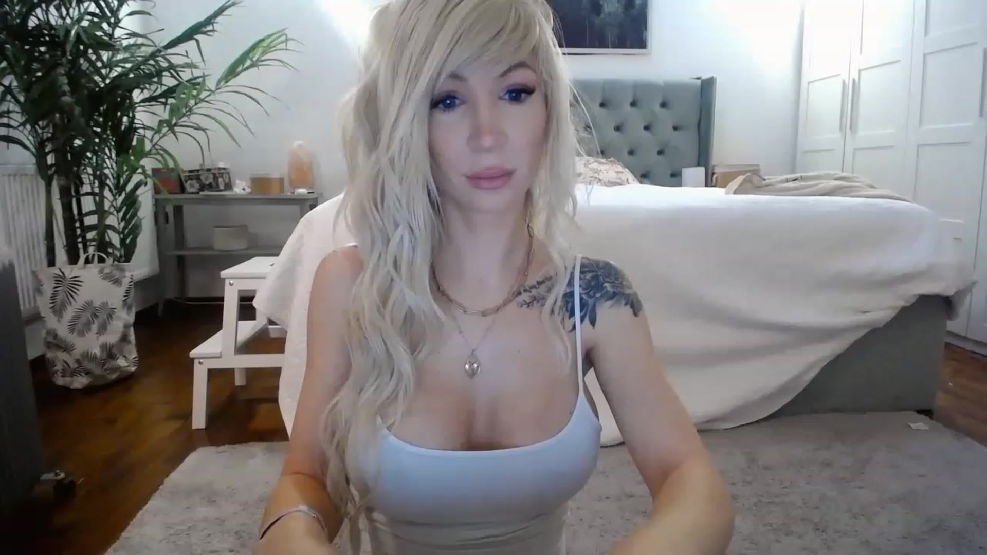 Gallery image thumbnail from BadKaylee_'s myfreecams stream on, 12/18/2022, 09:01 image 1 of 20