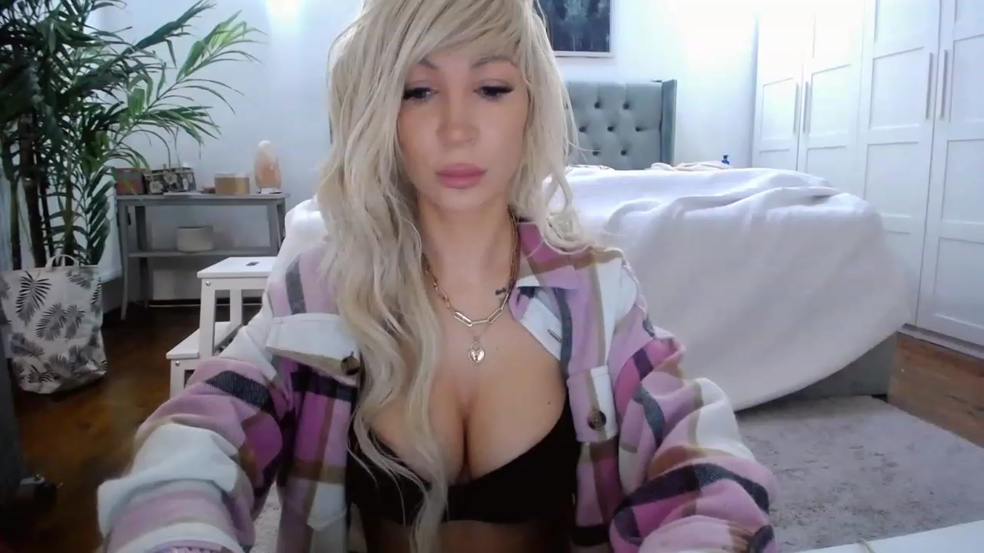 Gallery image thumbnail from BadKaylee_'s myfreecams stream on, 12/19/2022, 09:58 image 13 of 20