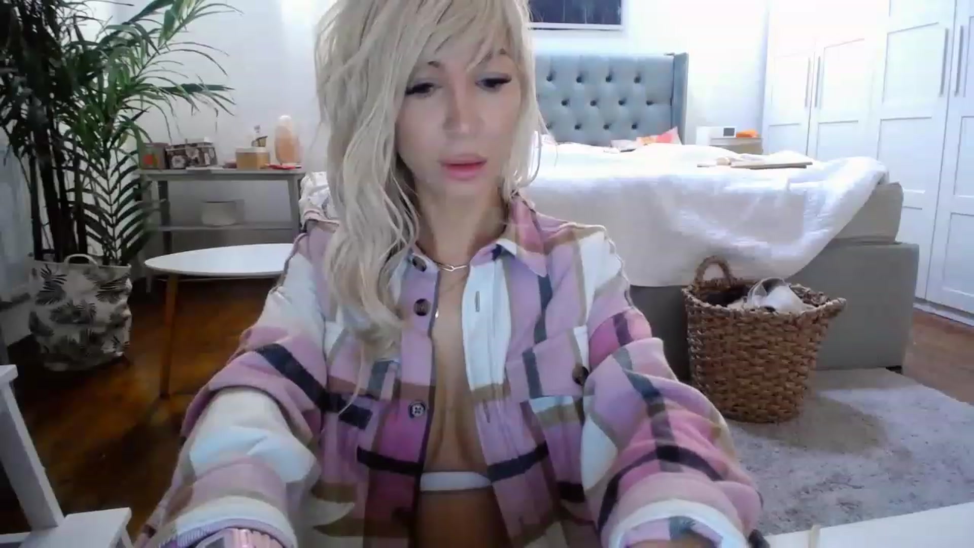 Gallery image thumbnail from BadKaylee_'s myfreecams stream on, 12/22/2022, 10:01 image 19 of 20