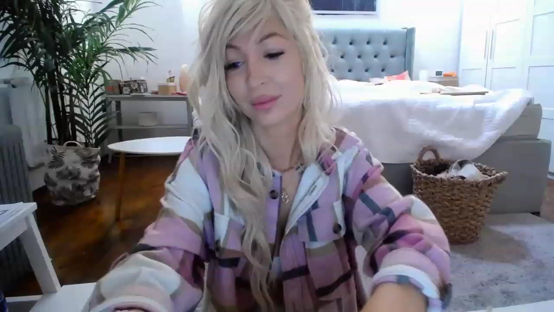 Gallery image thumbnail from BadKaylee_'s myfreecams stream on, 12/22/2022, 10:01 image 5 of 20