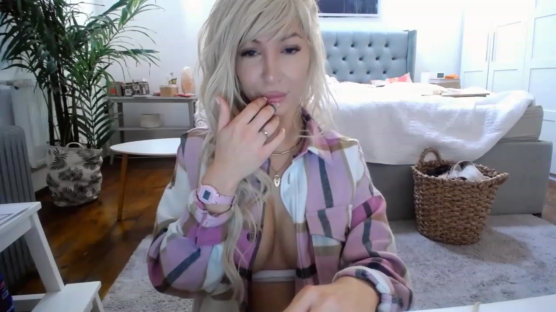 Gallery image thumbnail from BadKaylee_'s myfreecams stream on, 12/22/2022, 10:01 image 13 of 20