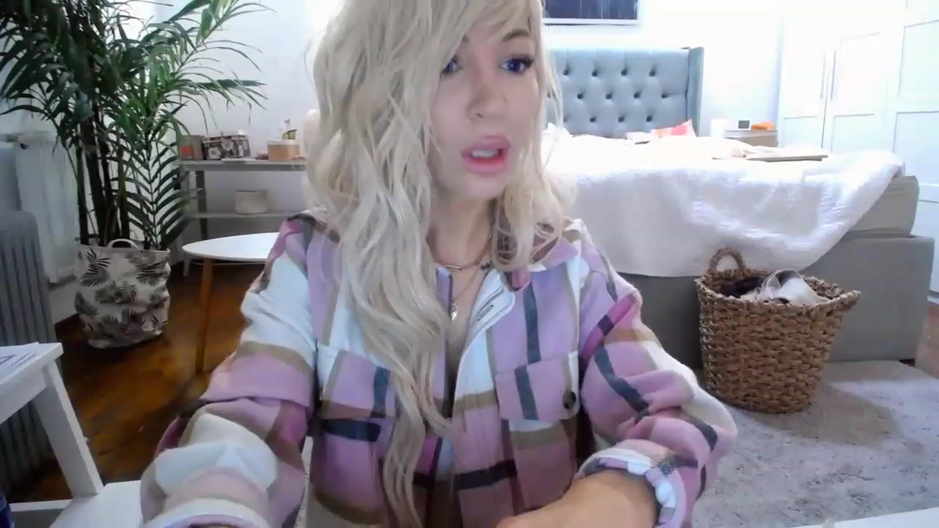 Gallery image thumbnail from BadKaylee_'s myfreecams stream on, 12/22/2022, 10:01 image 6 of 20