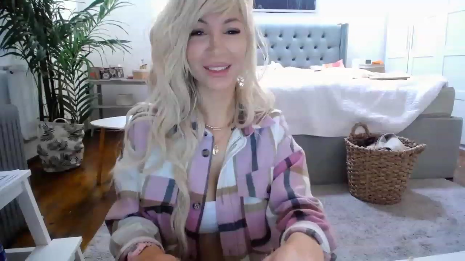 Gallery image thumbnail from BadKaylee_'s myfreecams stream on, 12/22/2022, 10:01 image 7 of 20