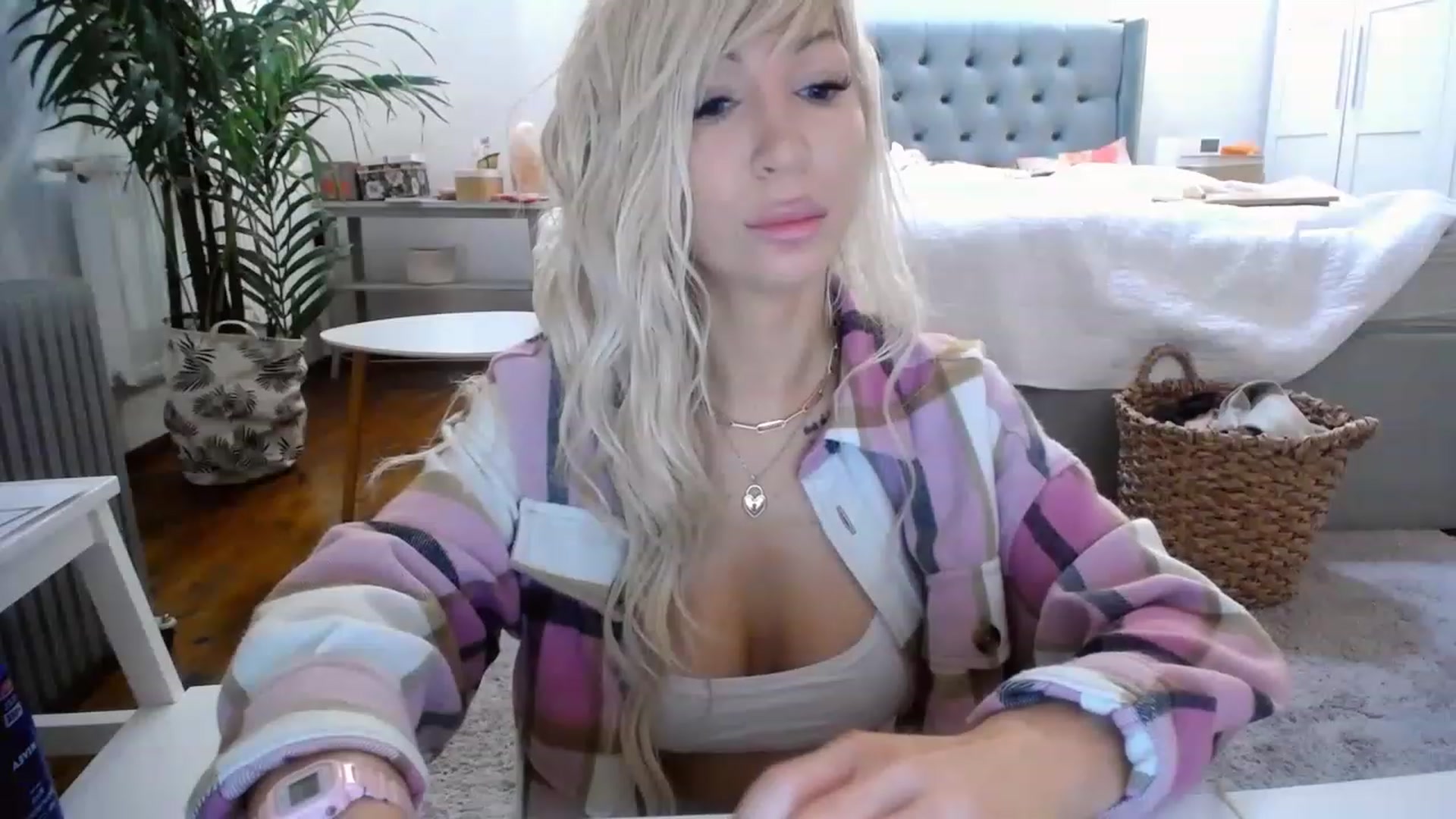 Gallery image thumbnail from BadKaylee_'s myfreecams stream on, 12/22/2022, 10:49 image 8 of 20