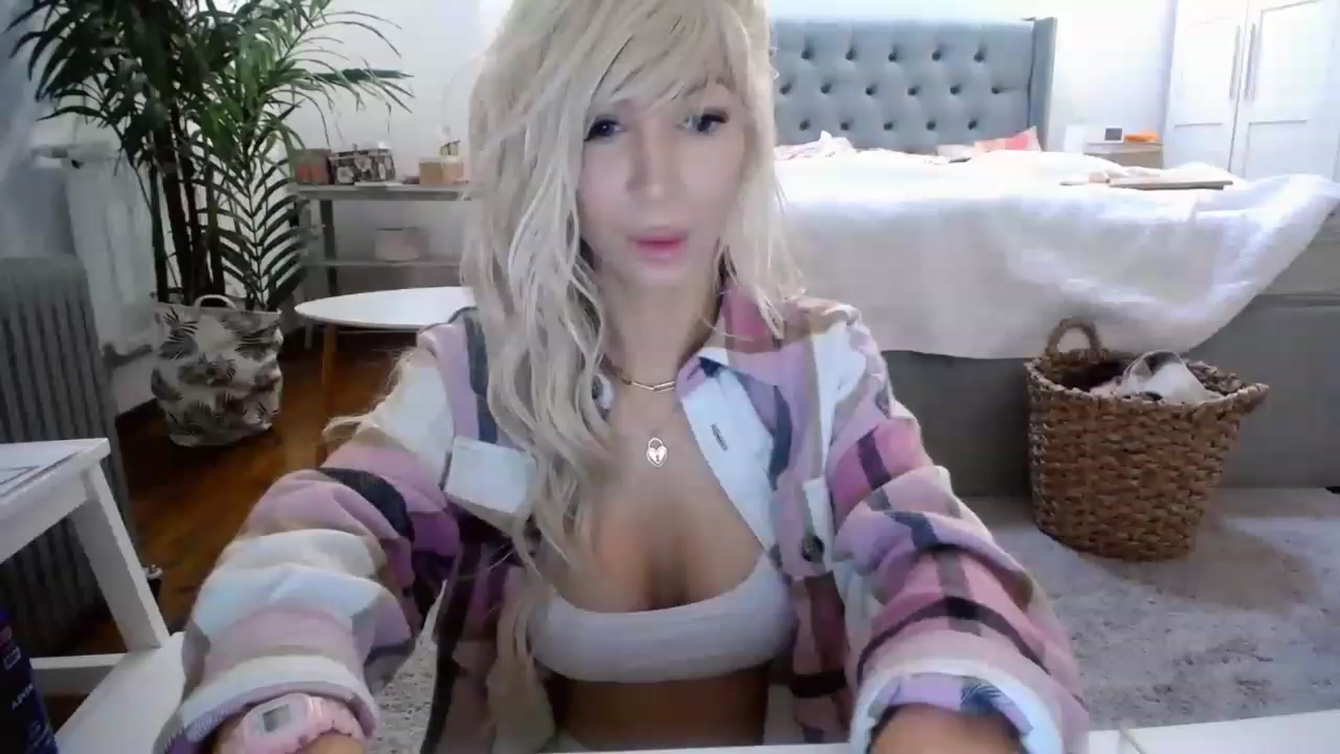 Gallery image thumbnail from BadKaylee_'s myfreecams stream on, 12/22/2022, 10:49 image 6 of 20