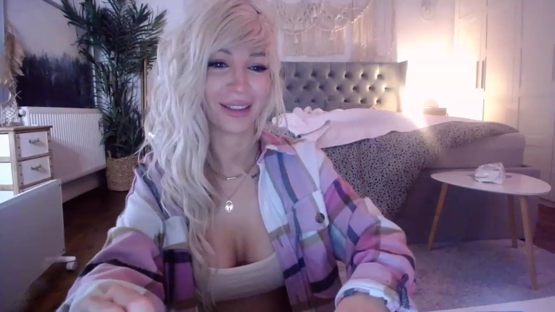 Gallery image thumbnail from BadKaylee_'s myfreecams stream on, 01/19/2023, 11:25 image 14 of 20