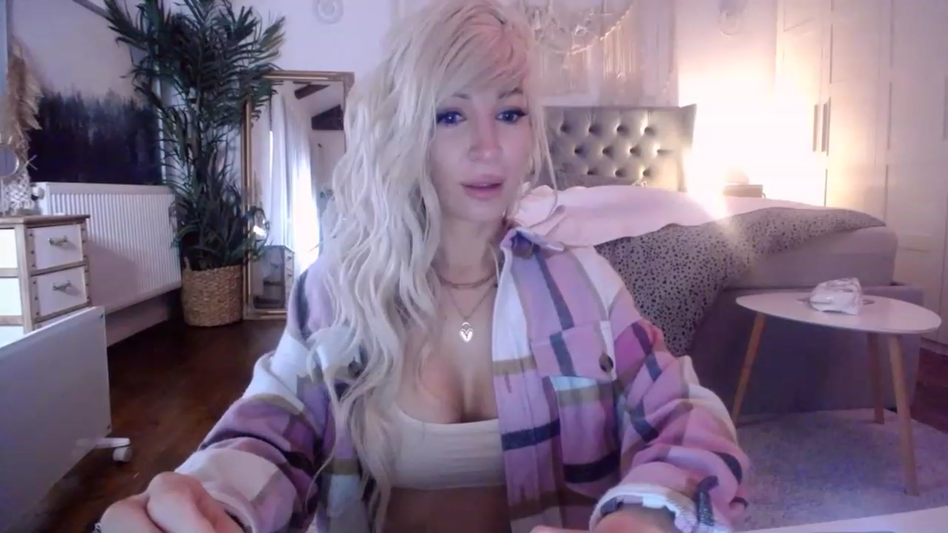 Gallery image thumbnail from BadKaylee_'s myfreecams stream on, 01/19/2023, 11:25 image 9 of 20