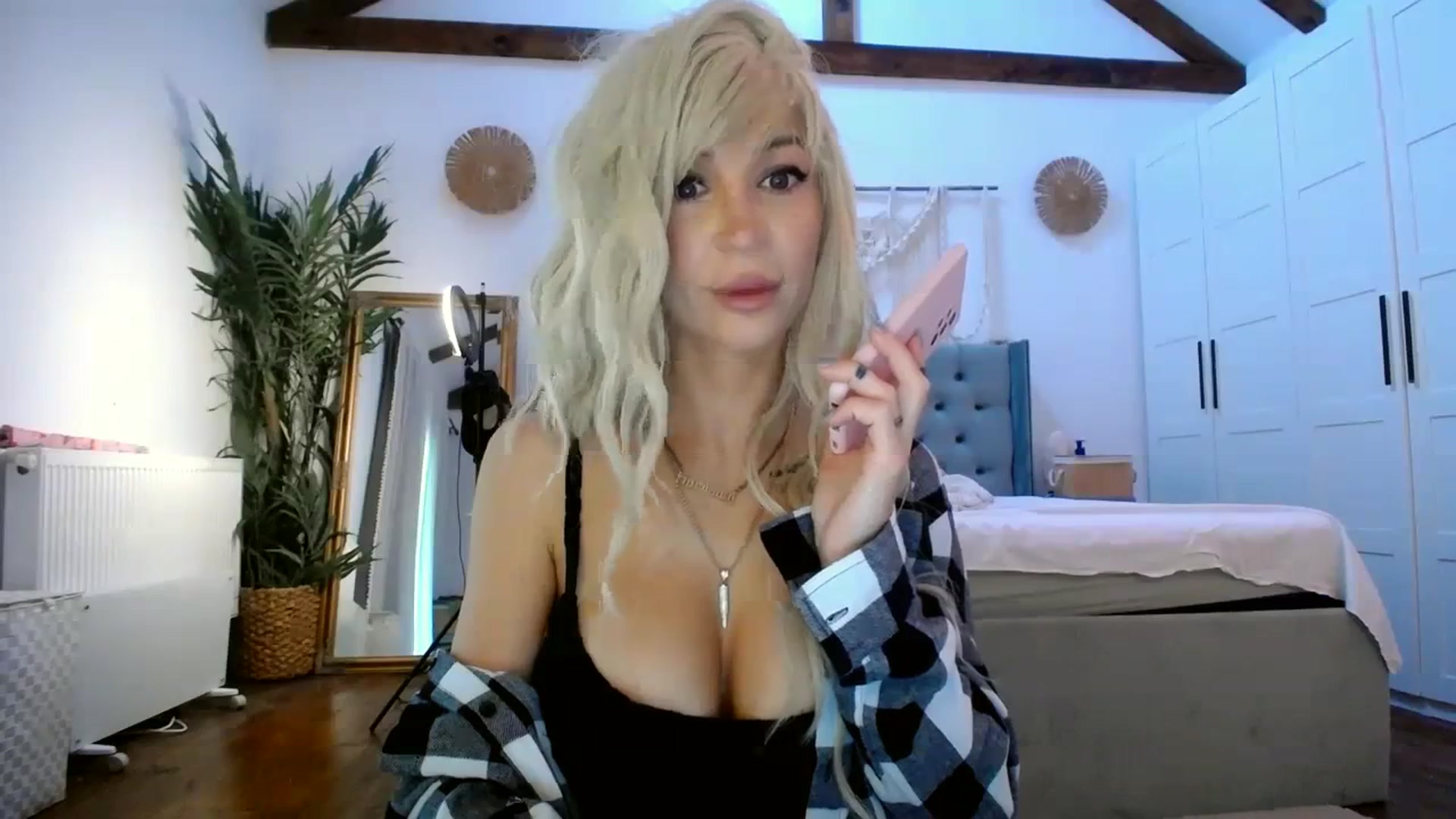 Gallery image thumbnail from BadKaylee_'s myfreecams stream on, 09/14/2023, 08:22 image 5 of 20