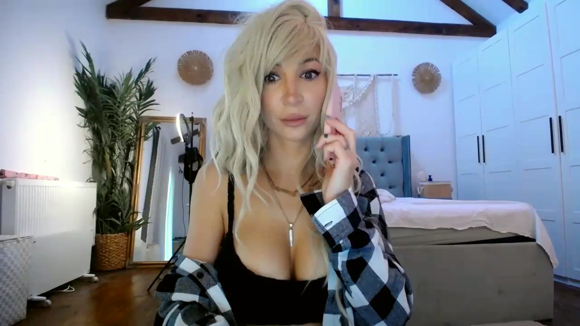 Gallery image thumbnail from BadKaylee_'s myfreecams stream on, 09/14/2023, 08:22 image 4 of 20