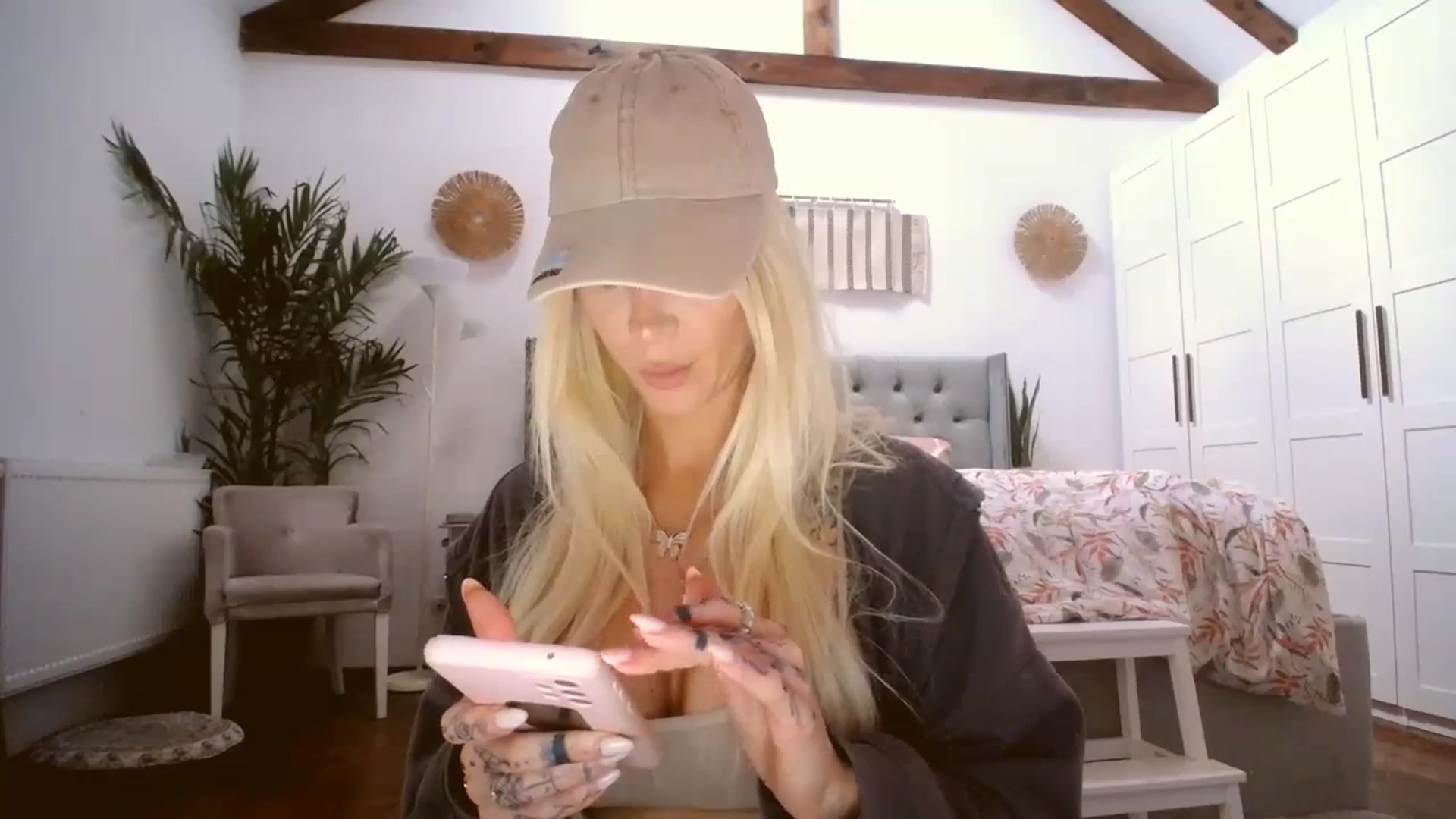 Gallery image thumbnail from BadKaylee_'s myfreecams stream on, 01/25/2024, 13:20 image 18 of 20