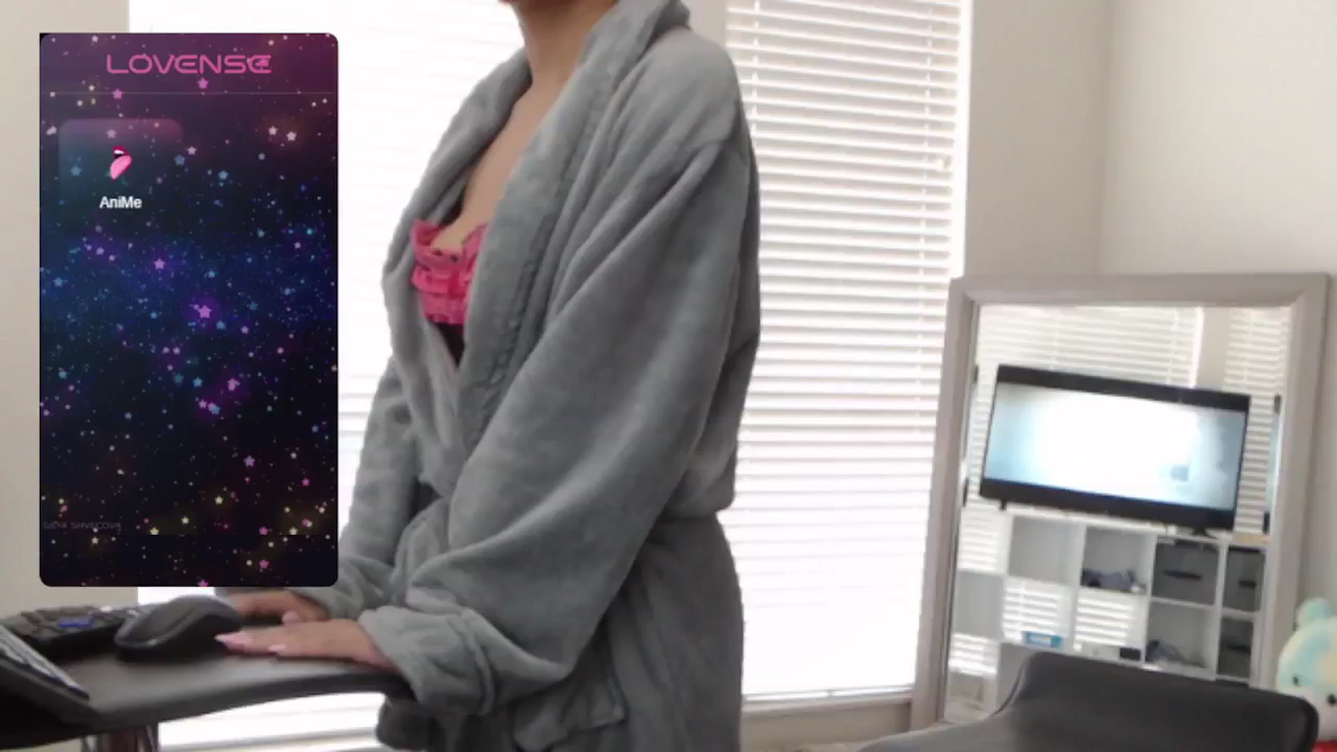 Gallery image thumbnail from BadLibrarian's myfreecams stream on, 06/16/2024, 15:56 image 3 of 20