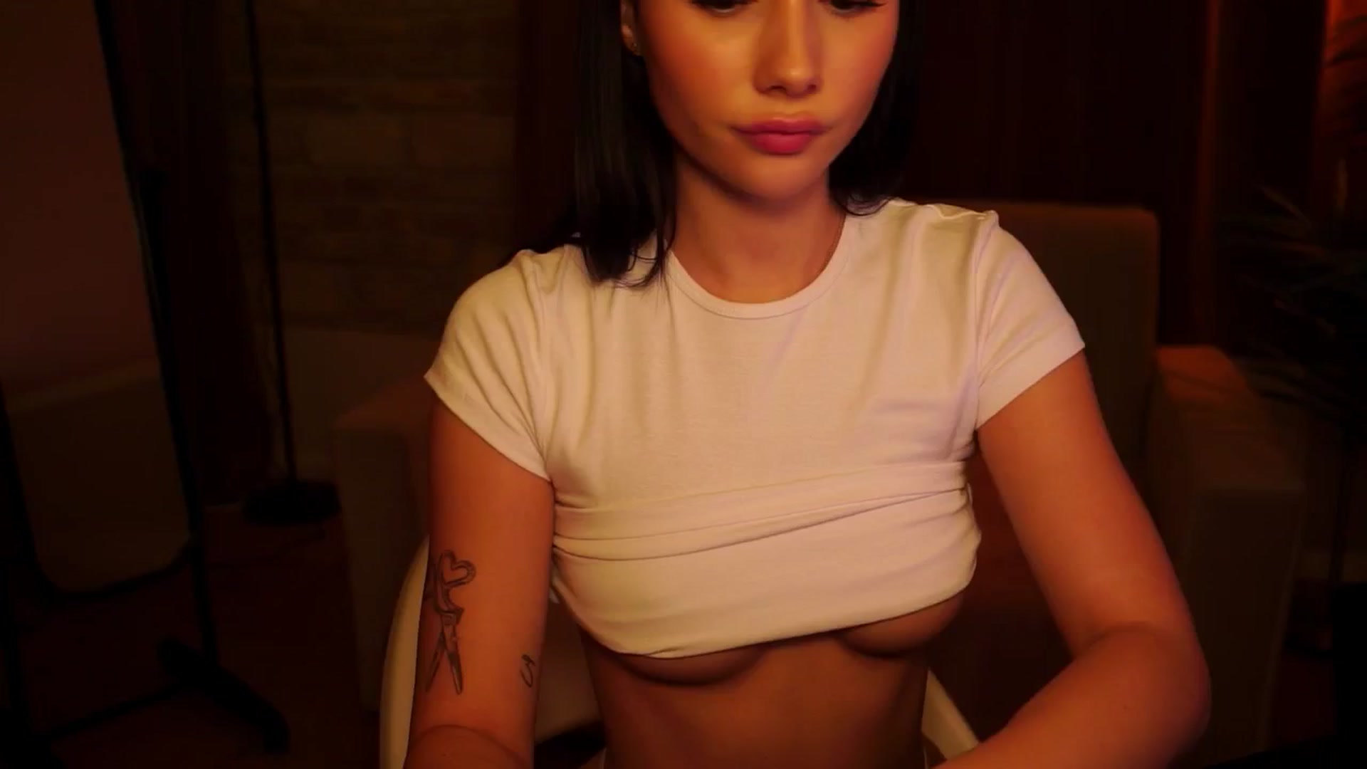 Gallery image thumbnail from Baddie_Bunny's myfreecams stream on, 08/21/2024, 15:44 image 12 of 20