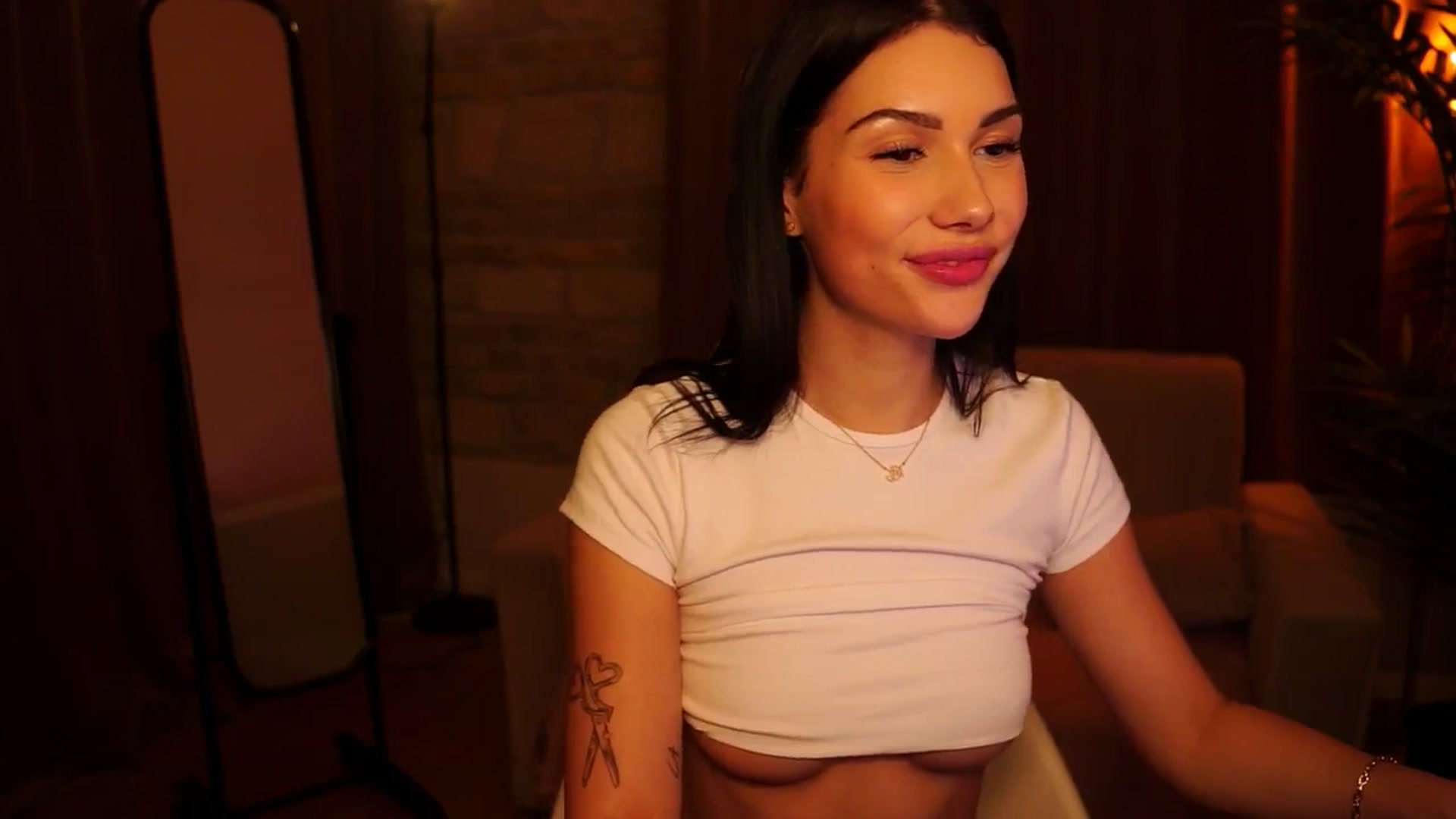 Gallery image thumbnail from Baddie_Bunny's myfreecams stream on, 08/21/2024, 17:35 image 4 of 20
