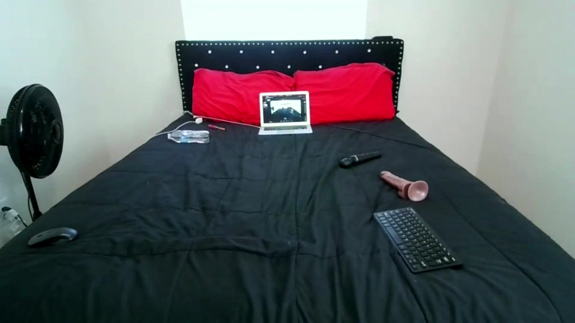 Gallery image thumbnail from Baddie_kiki's myfreecams stream on, 04/12/2026, 16:04 image 18 of 20