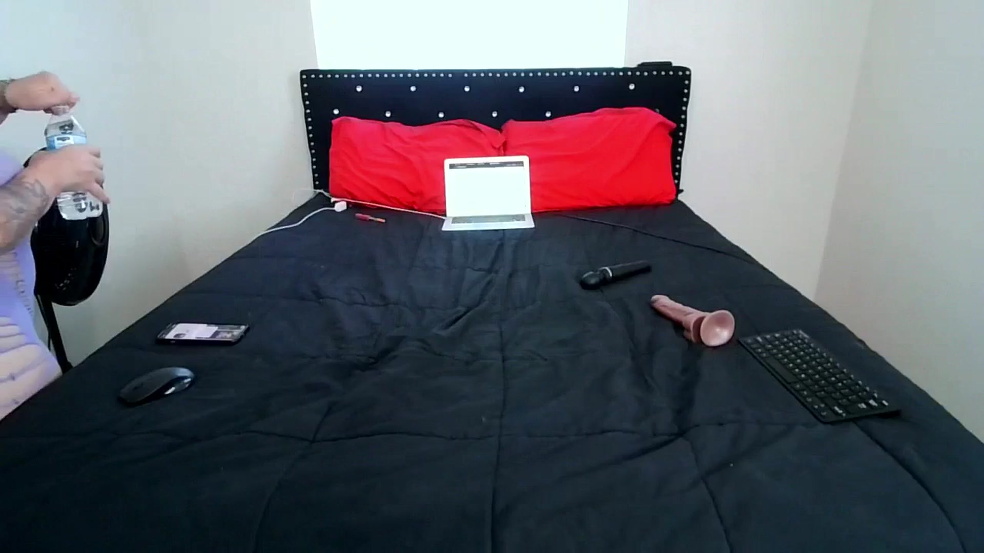 Gallery image thumbnail from Baddie_kiki's myfreecams stream on, 04/12/2026, 16:04 image 12 of 20