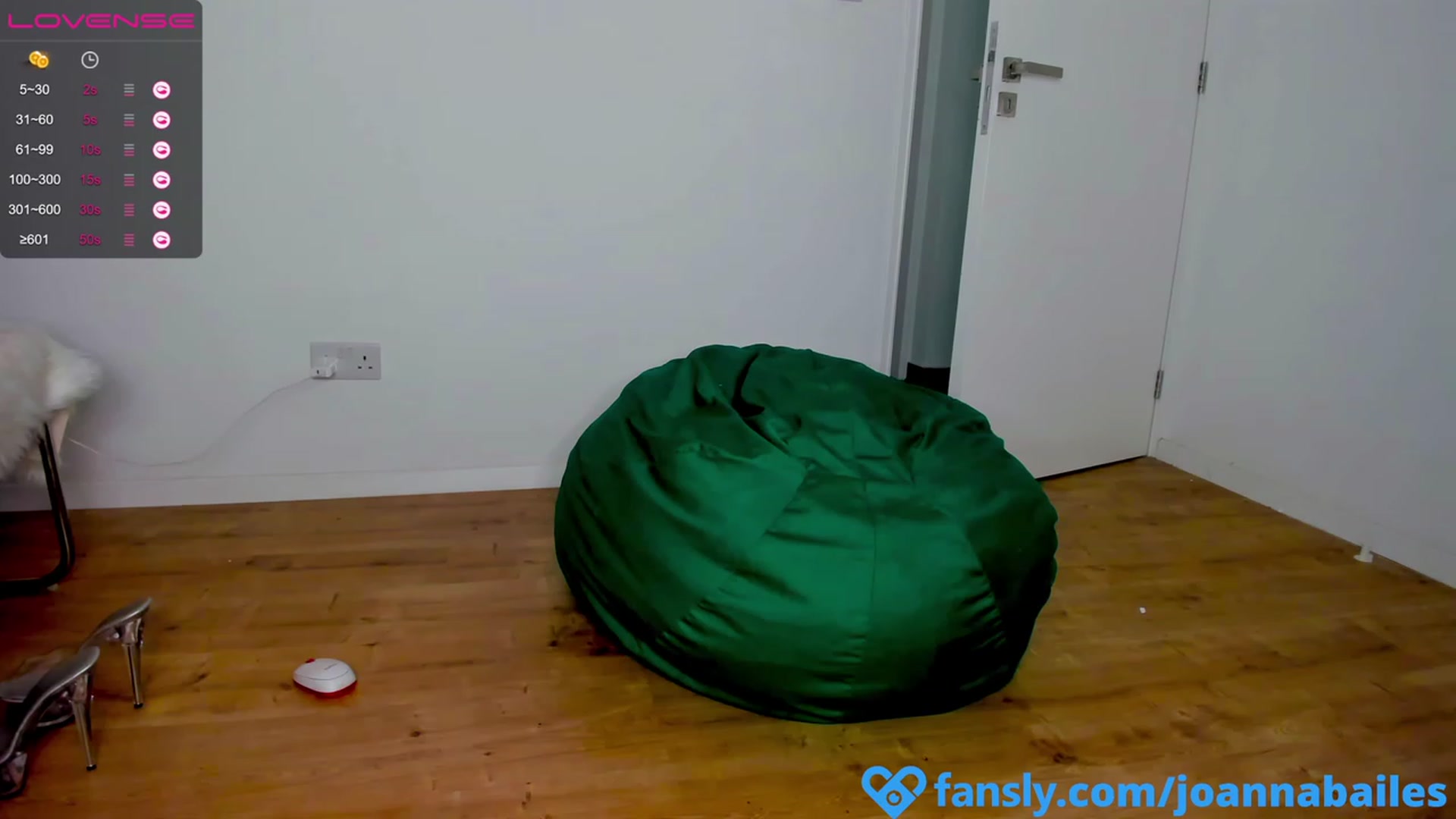 Gallery image thumbnail from BailesJoanna's myfreecams stream on, 12/22/2022, 19:23 image 17 of 20