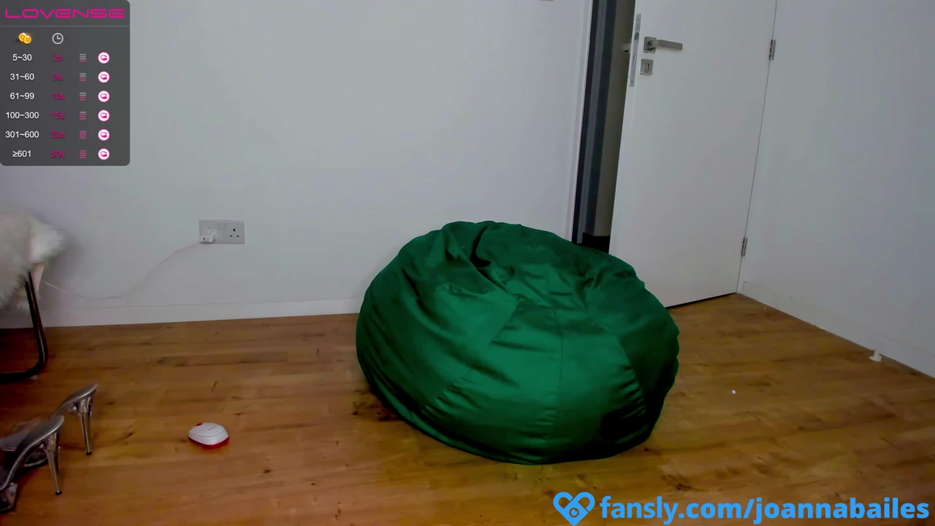 Gallery image thumbnail from BailesJoanna's myfreecams stream on, 12/22/2022, 19:23 image 16 of 20