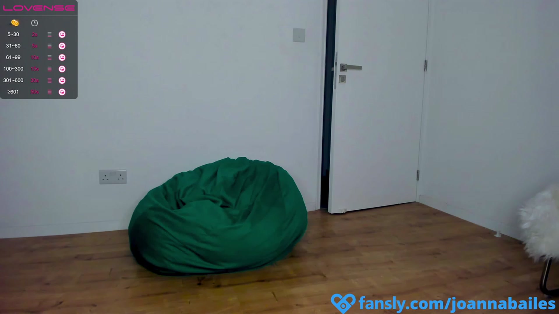 Gallery image thumbnail from BailesJoanna's myfreecams stream on, 12/25/2022, 15:00 image 6 of 20