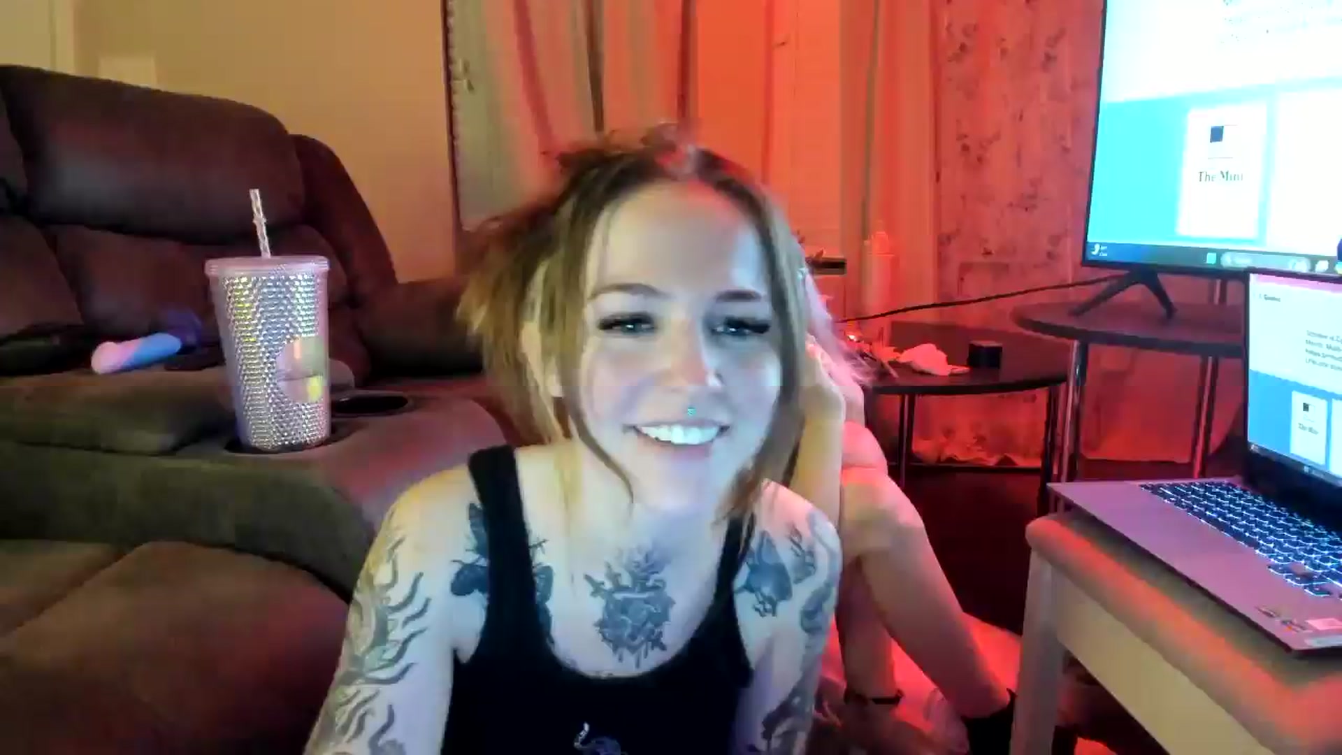 Gallery image thumbnail from Baileyskyes's myfreecams stream on, 10/16/2024, 10:06 image 2 of 20