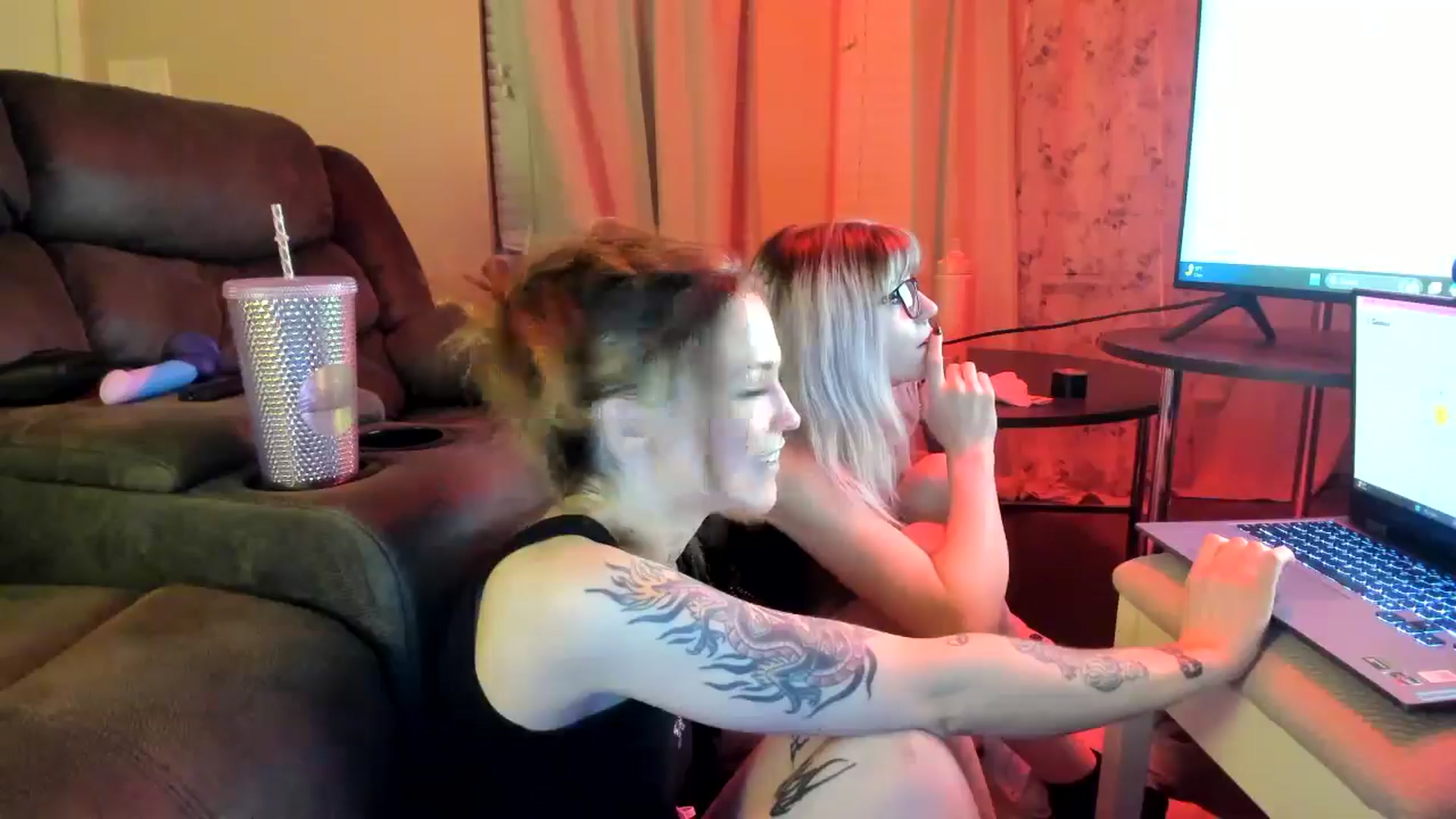 Gallery image thumbnail from Baileyskyes's myfreecams stream on, 10/16/2024, 10:06 image 3 of 20