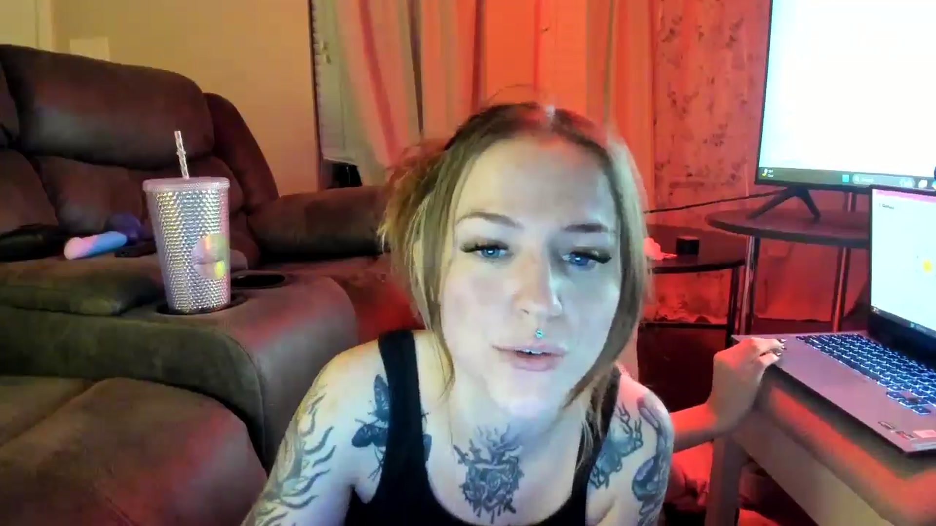 Gallery image thumbnail from Baileyskyes's myfreecams stream on, 10/16/2024, 10:06 image 12 of 20