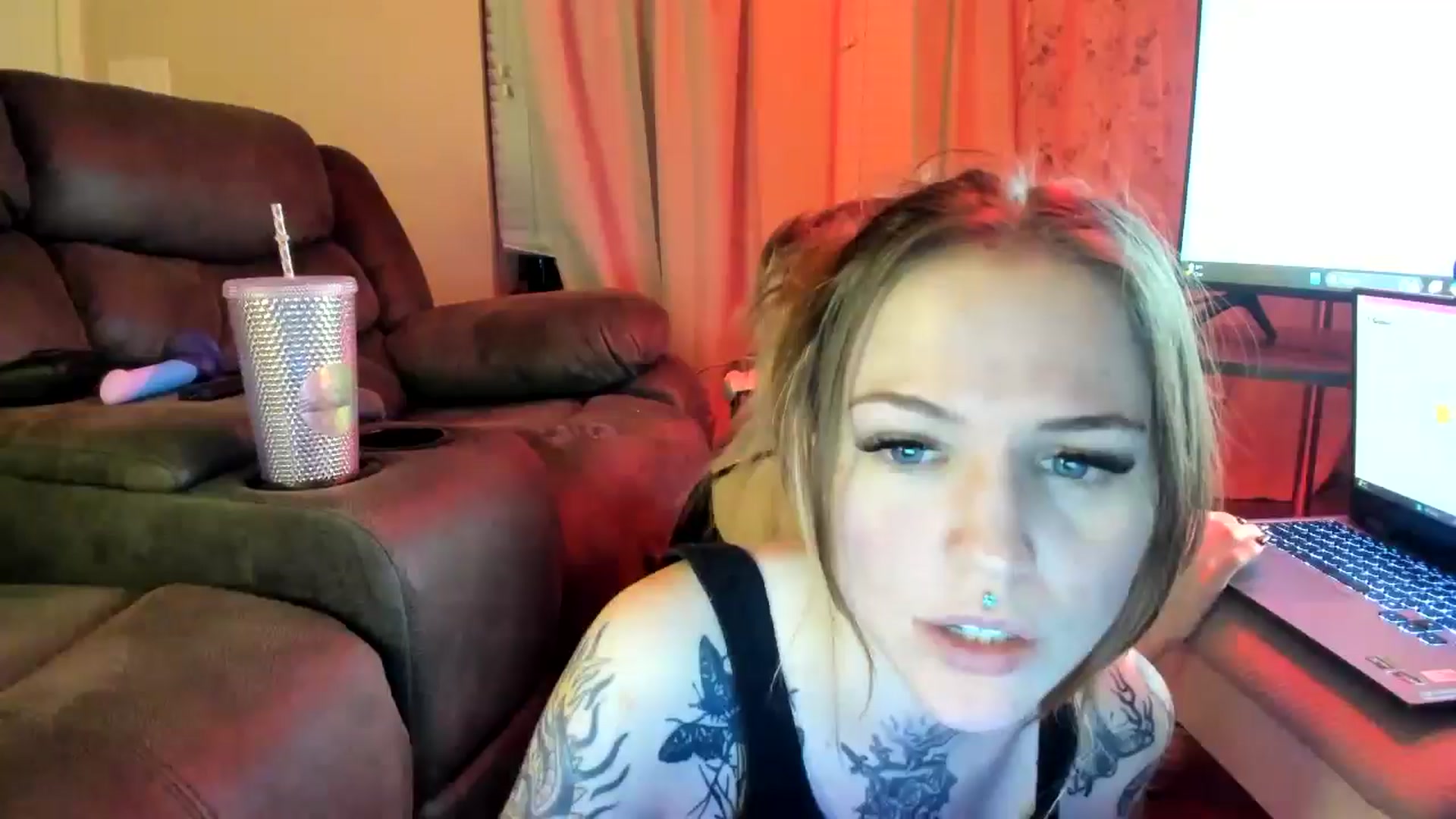 Gallery image thumbnail from Baileyskyes's myfreecams stream on, 10/16/2024, 10:06 image 19 of 20