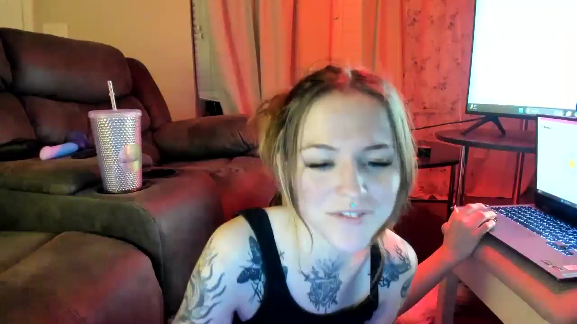 Gallery image thumbnail from Baileyskyes's myfreecams stream on, 10/16/2024, 10:06 image 20 of 20