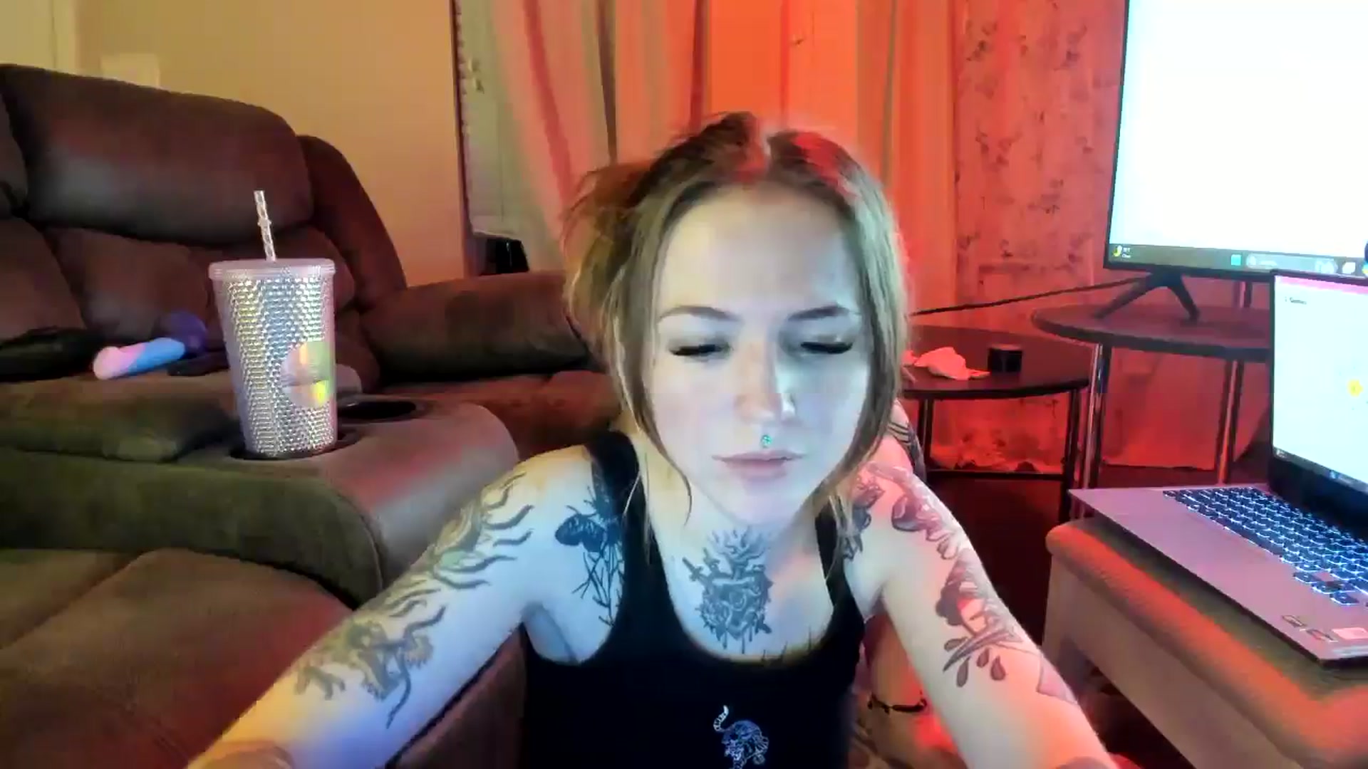 Gallery image thumbnail from Baileyskyes's myfreecams stream on, 10/16/2024, 10:06 image 7 of 20