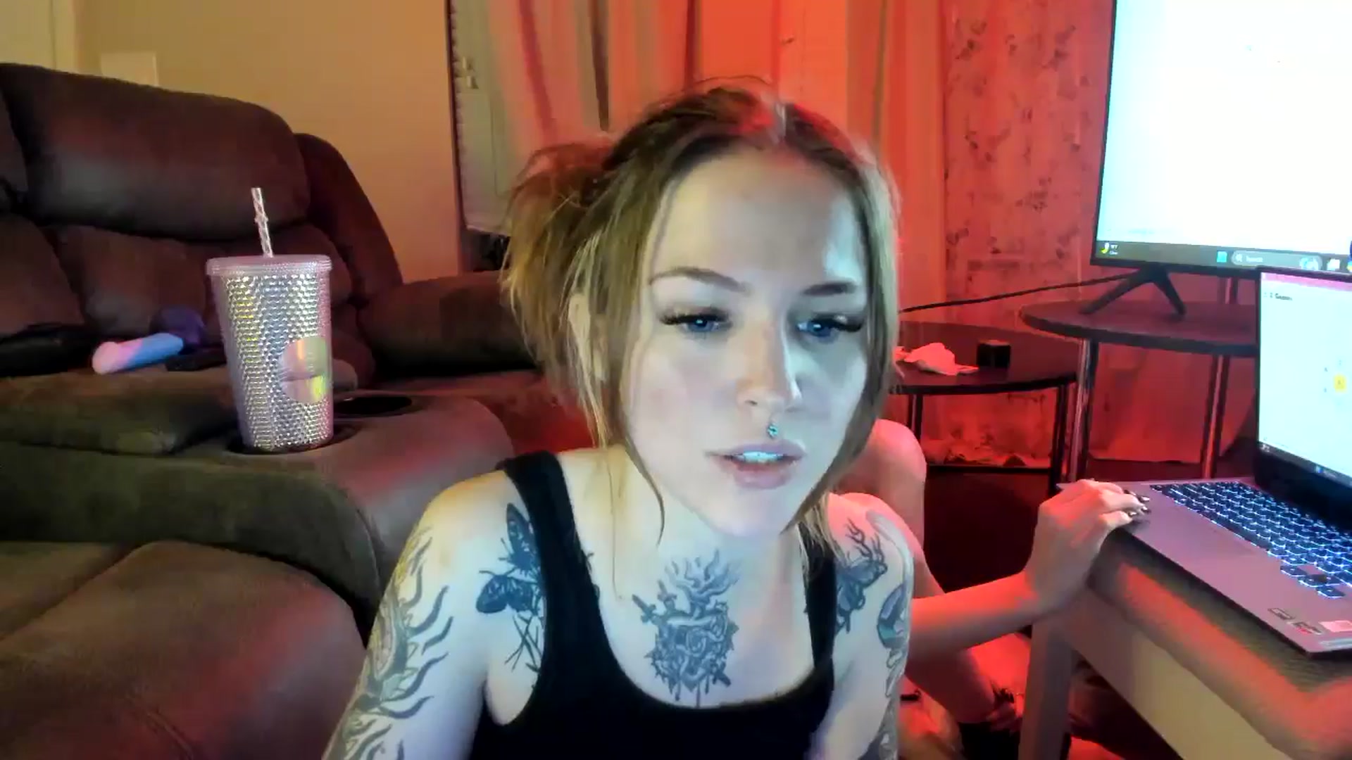 Gallery image thumbnail from Baileyskyes's myfreecams stream on, 10/16/2024, 10:06 image 10 of 20
