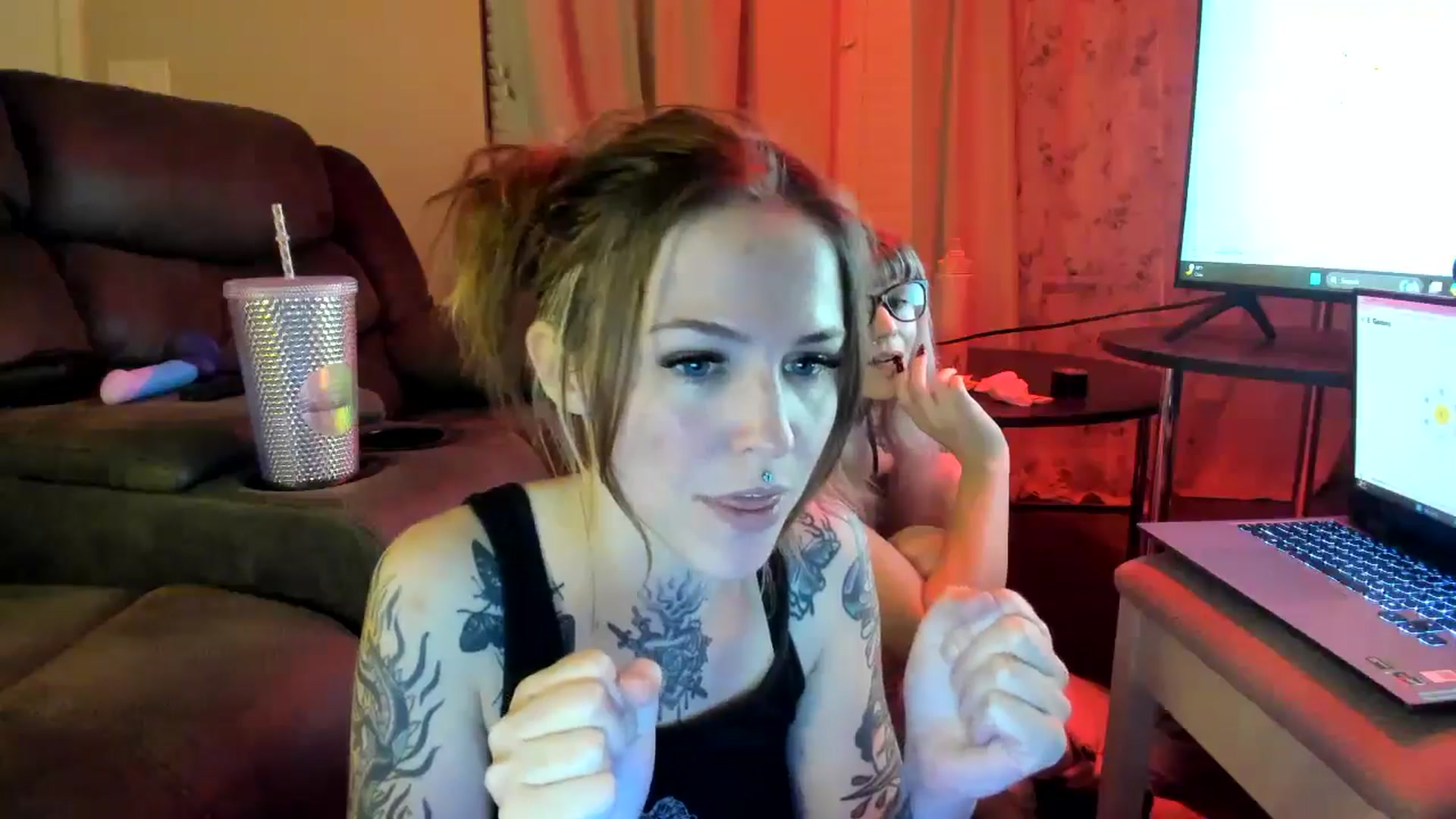 Gallery image thumbnail from Baileyskyes's myfreecams stream on, 10/16/2024, 10:06 image 9 of 20