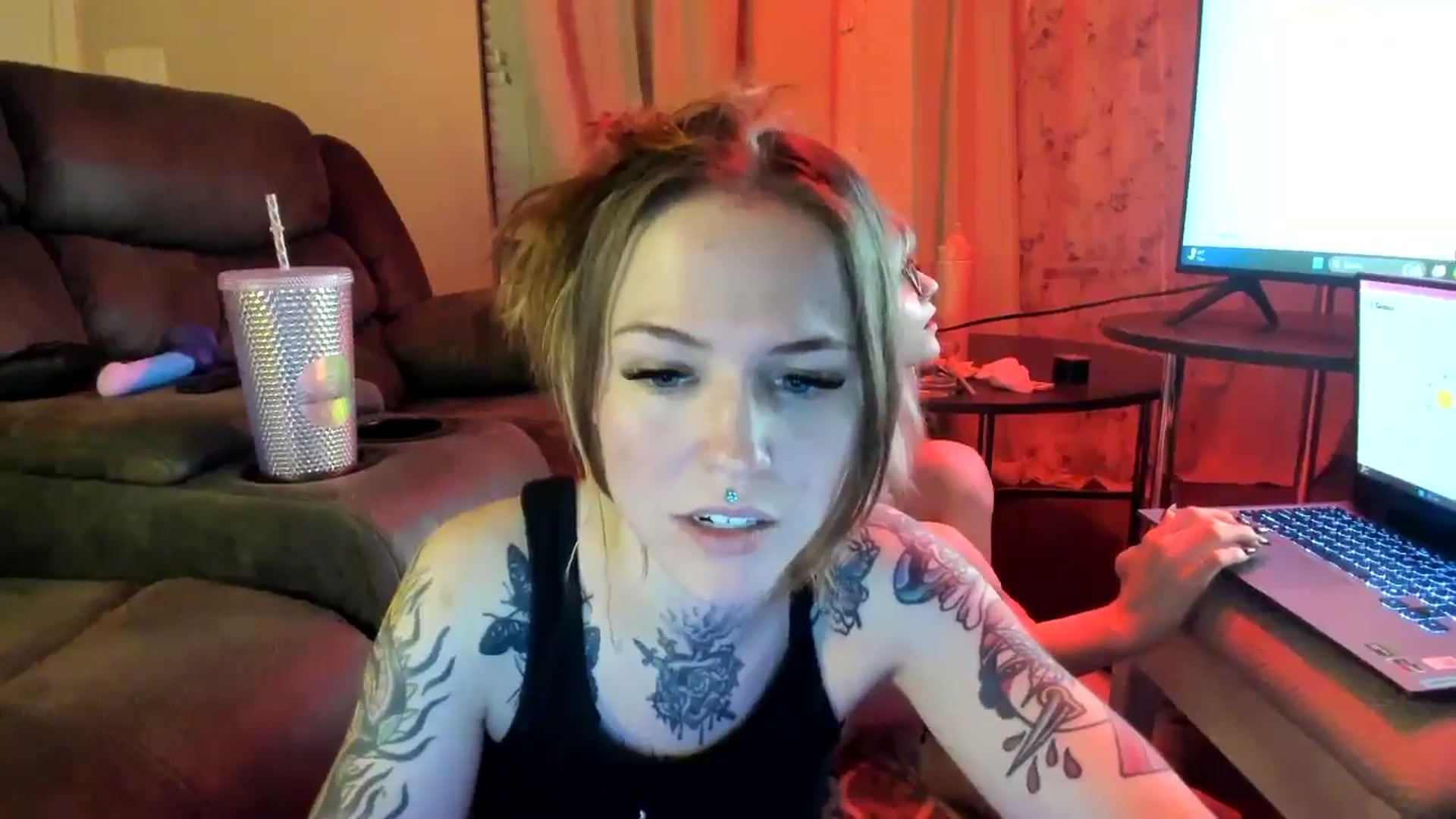 Gallery image thumbnail from Baileyskyes's myfreecams stream on, 10/16/2024, 10:06 image 4 of 20