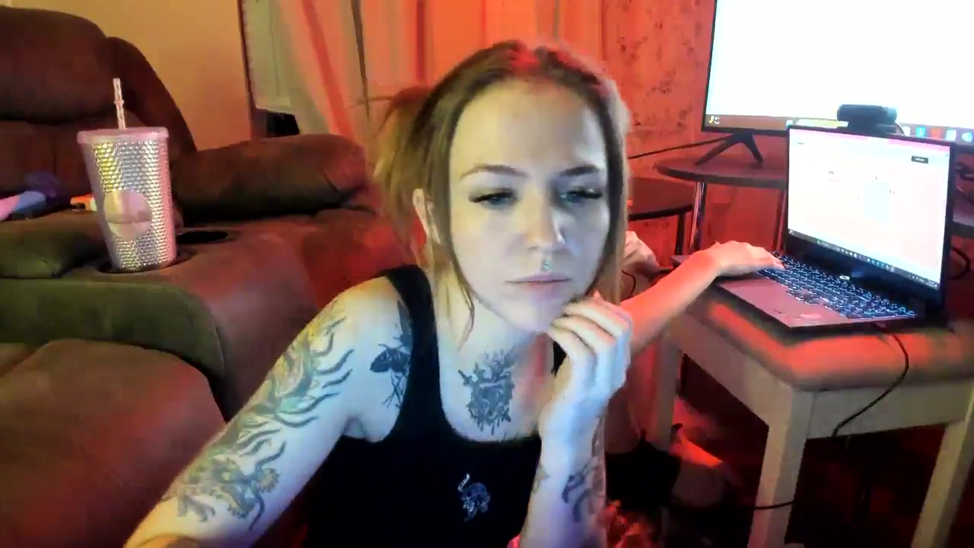 Gallery image thumbnail from Baileyskyes's myfreecams stream on, 10/16/2024, 11:39 image 12 of 20