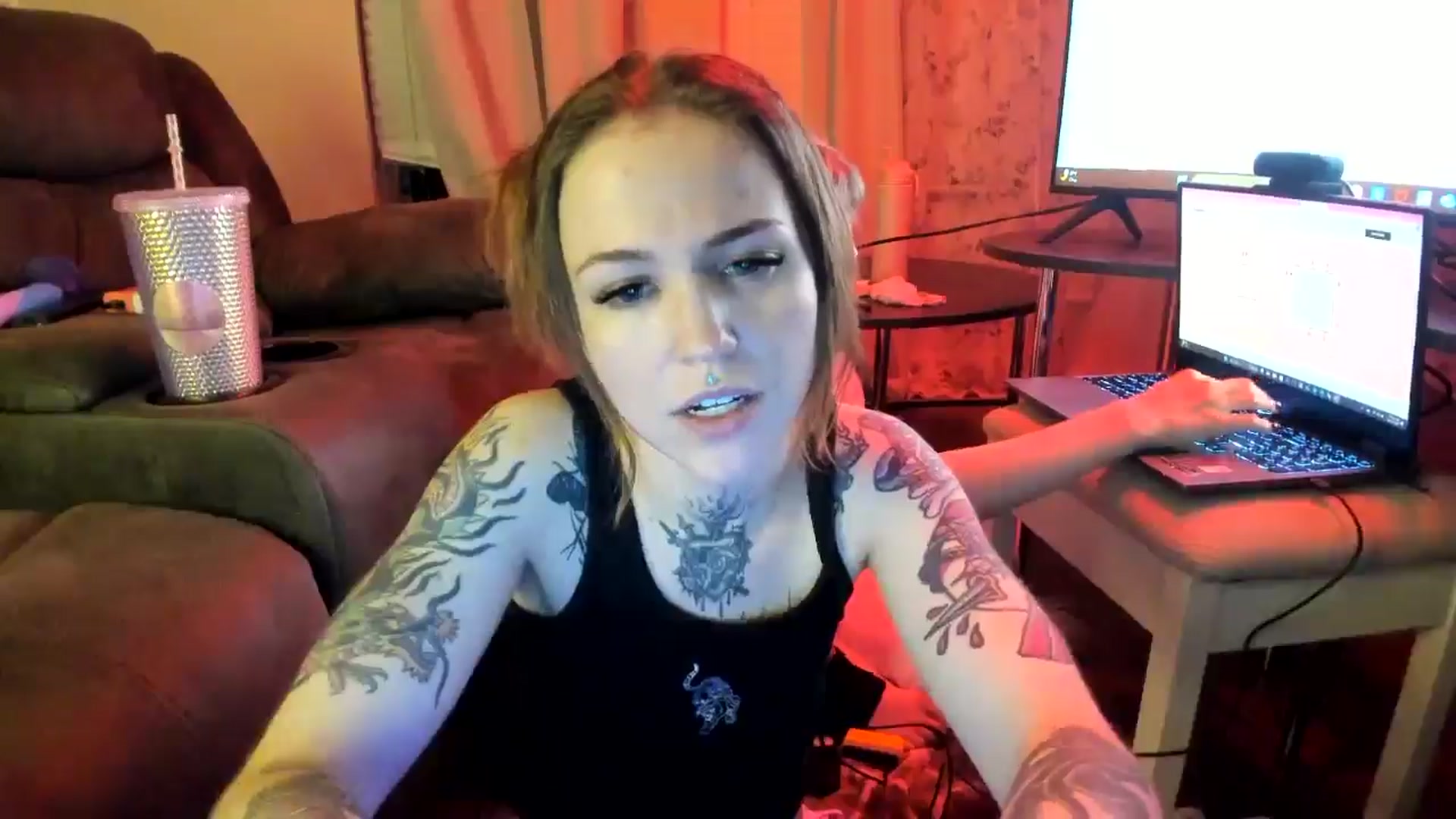 Gallery image thumbnail from Baileyskyes's myfreecams stream on, 10/16/2024, 11:39 image 16 of 20