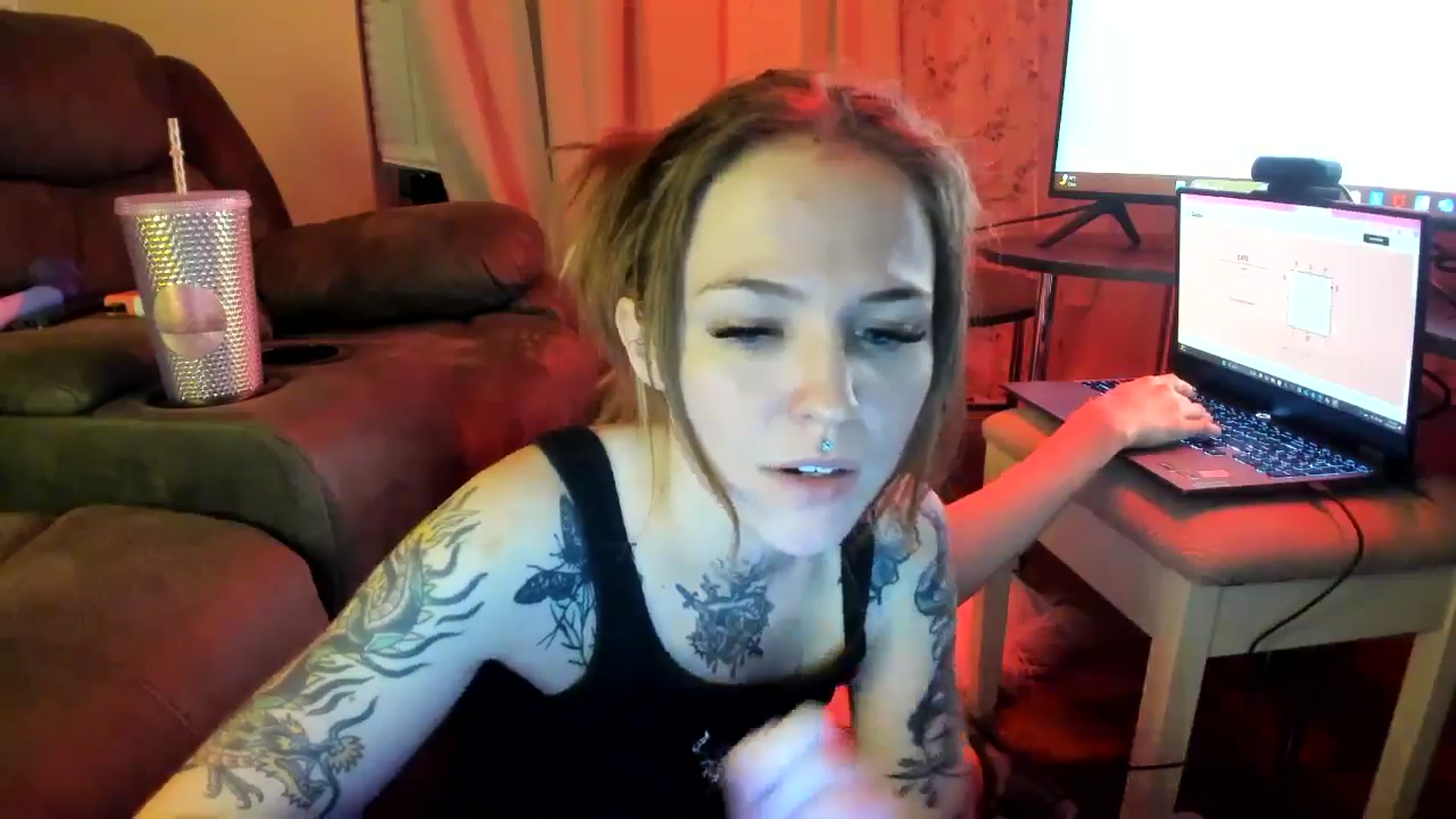 Gallery image thumbnail from Baileyskyes's myfreecams stream on, 10/16/2024, 11:39 image 18 of 20