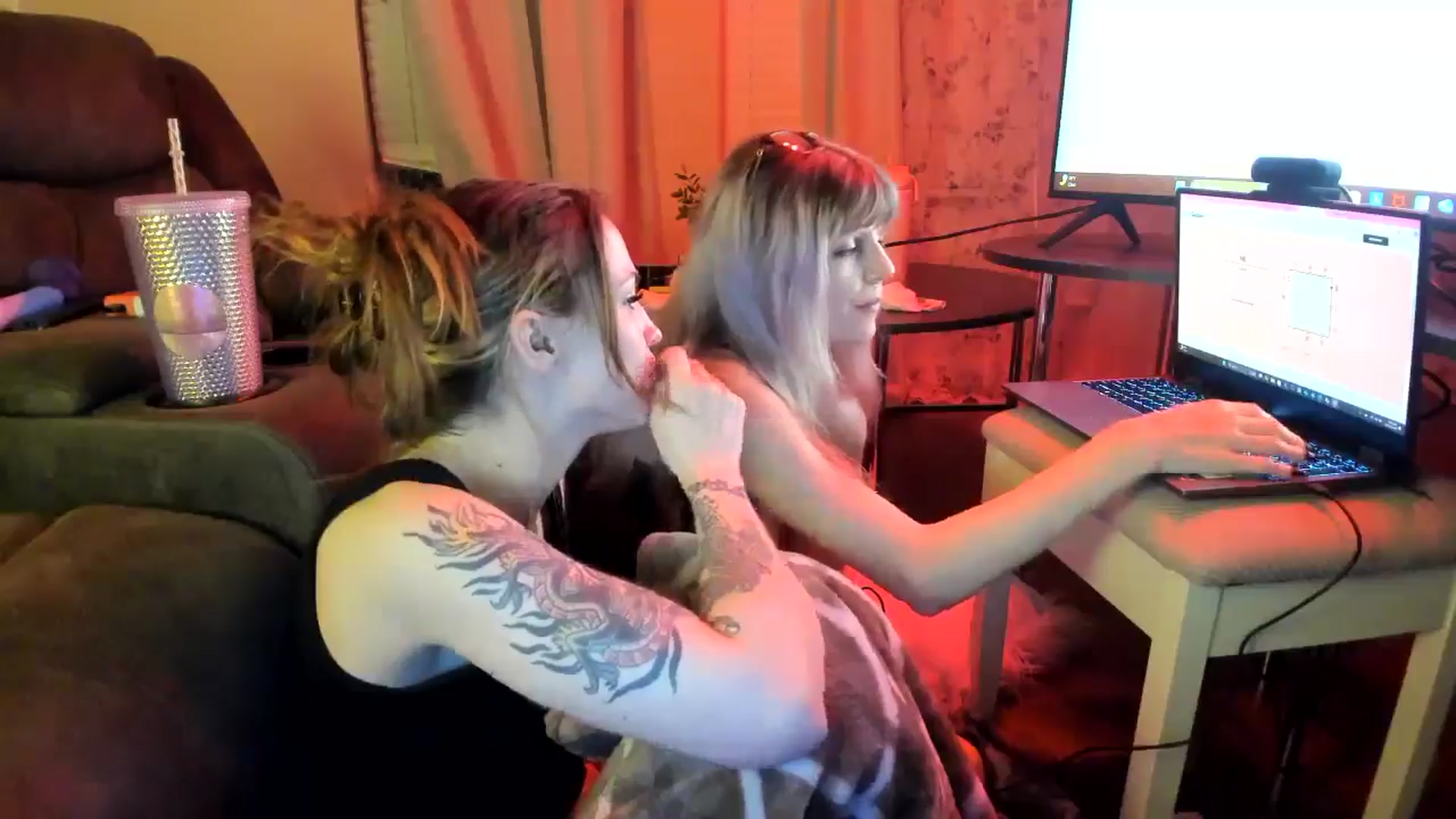 Gallery image thumbnail from Baileyskyes's myfreecams stream on, 10/16/2024, 11:39 image 20 of 20