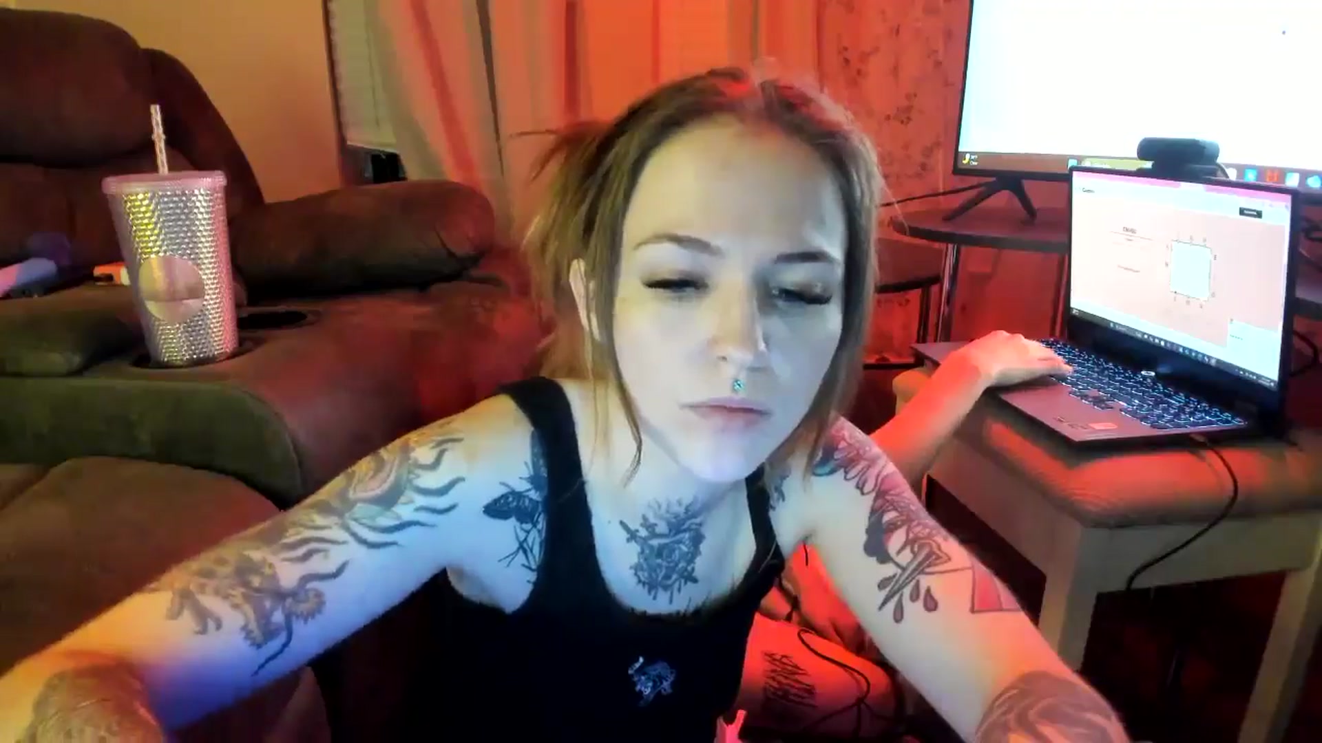 Gallery image thumbnail from Baileyskyes's myfreecams stream on, 10/16/2024, 11:39 image 19 of 20