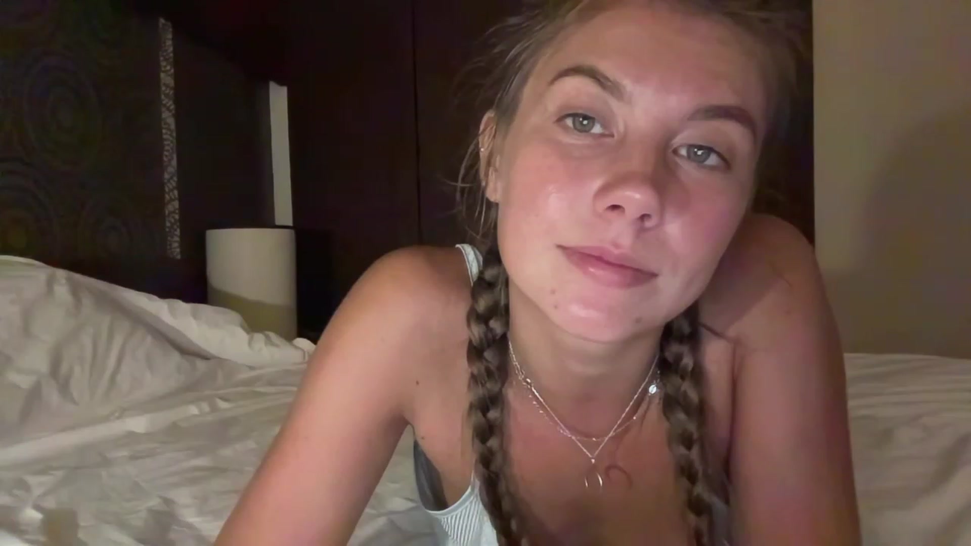 Gallery image thumbnail from BaliSurfGirl's myfreecams stream on, 02/27/2023, 12:28 image 18 of 20