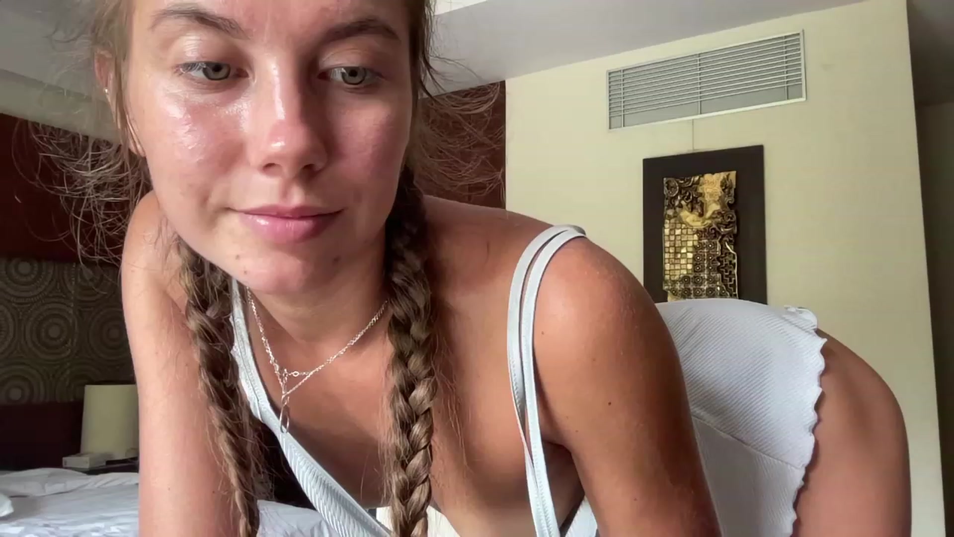 Gallery image thumbnail from BaliSurfGirl's myfreecams stream on, 02/28/2023, 03:28 image 18 of 20