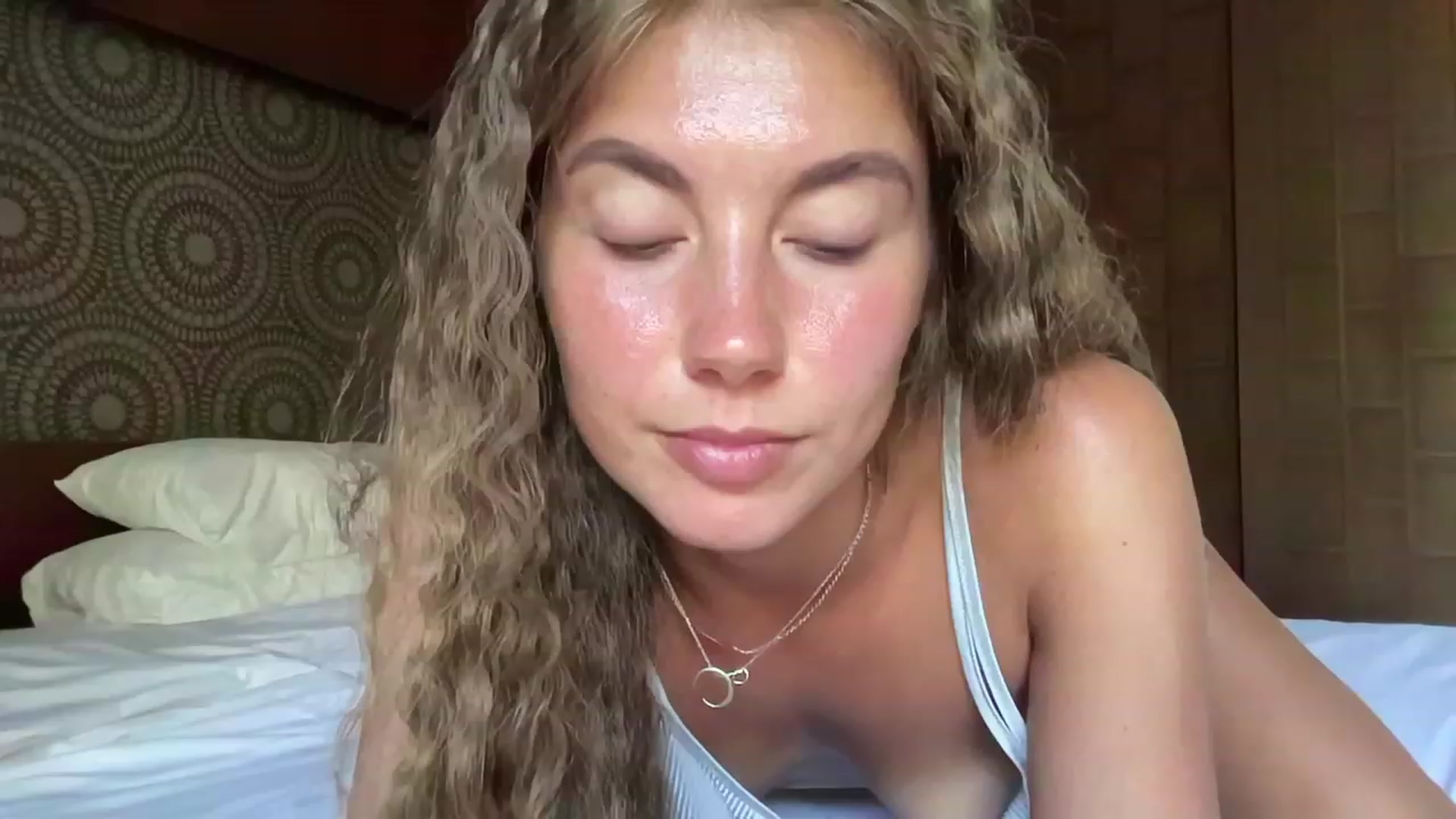 Gallery image thumbnail from BaliSurfGirl's myfreecams stream on, 03/04/2023, 07:29 image 15 of 20