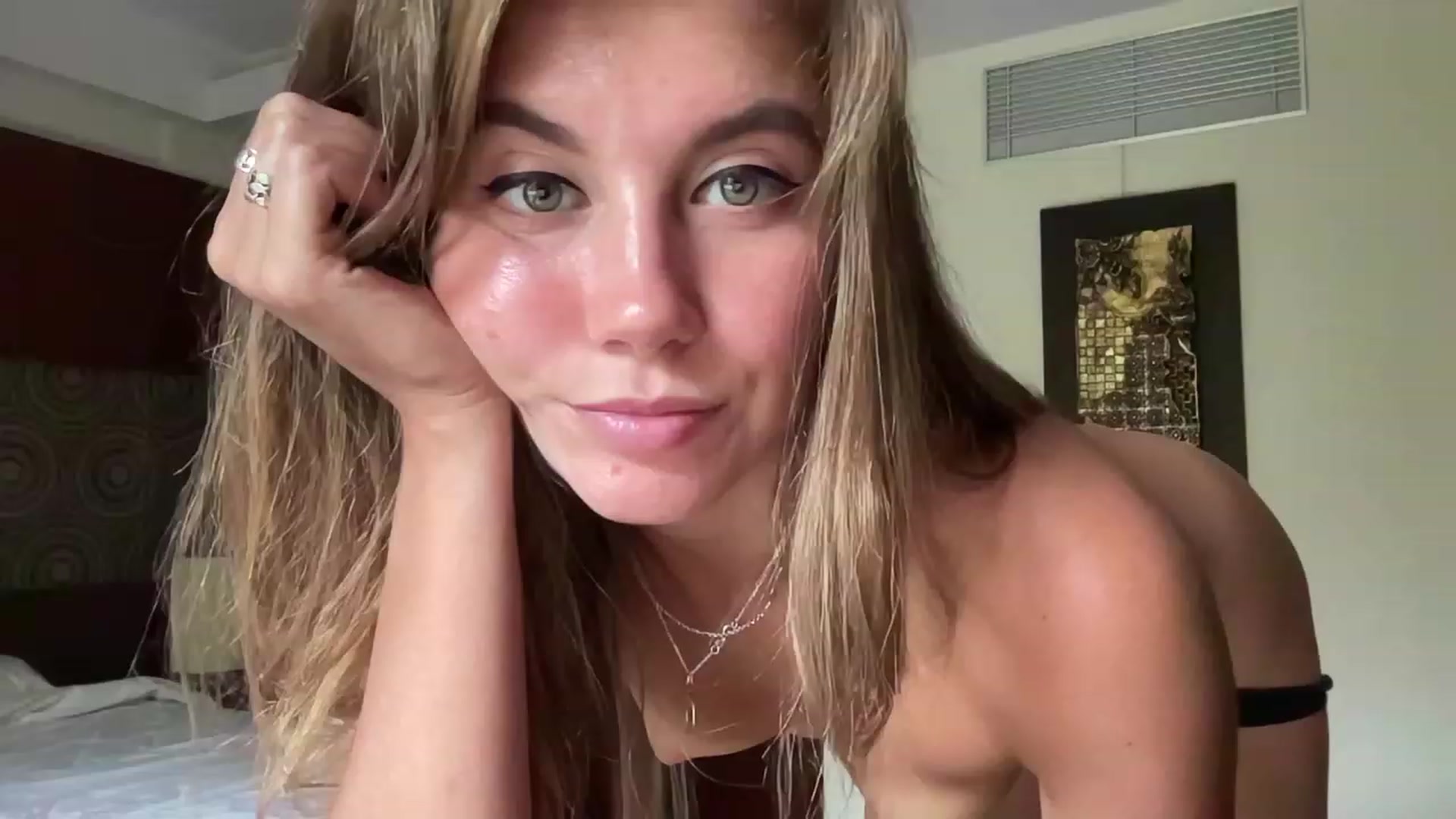 Gallery image thumbnail from BaliSurfGirl's myfreecams stream on, 03/07/2023, 04:45 image 18 of 20