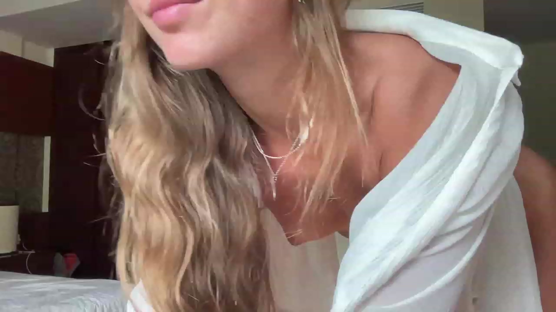 Gallery image thumbnail from BaliSurfGirl's myfreecams stream on, 03/10/2023, 24:45 image 3 of 20