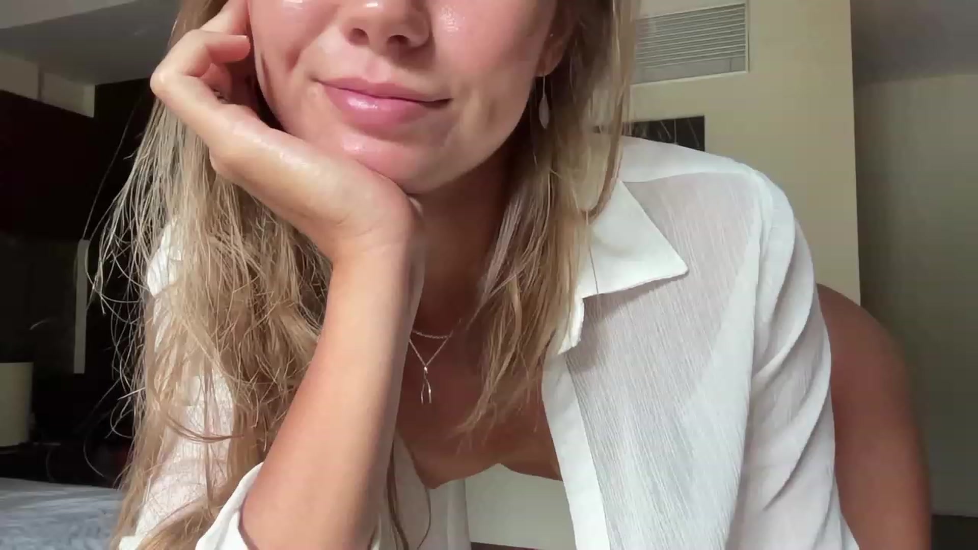 Gallery image thumbnail from BaliSurfGirl's myfreecams stream on, 03/10/2023, 24:45 image 10 of 20