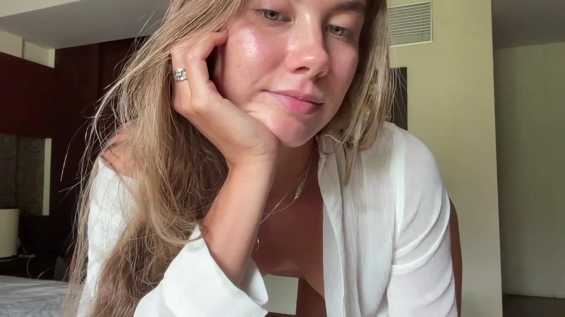 Gallery image thumbnail from BaliSurfGirl's myfreecams stream on, 03/10/2023, 24:45 image 13 of 20