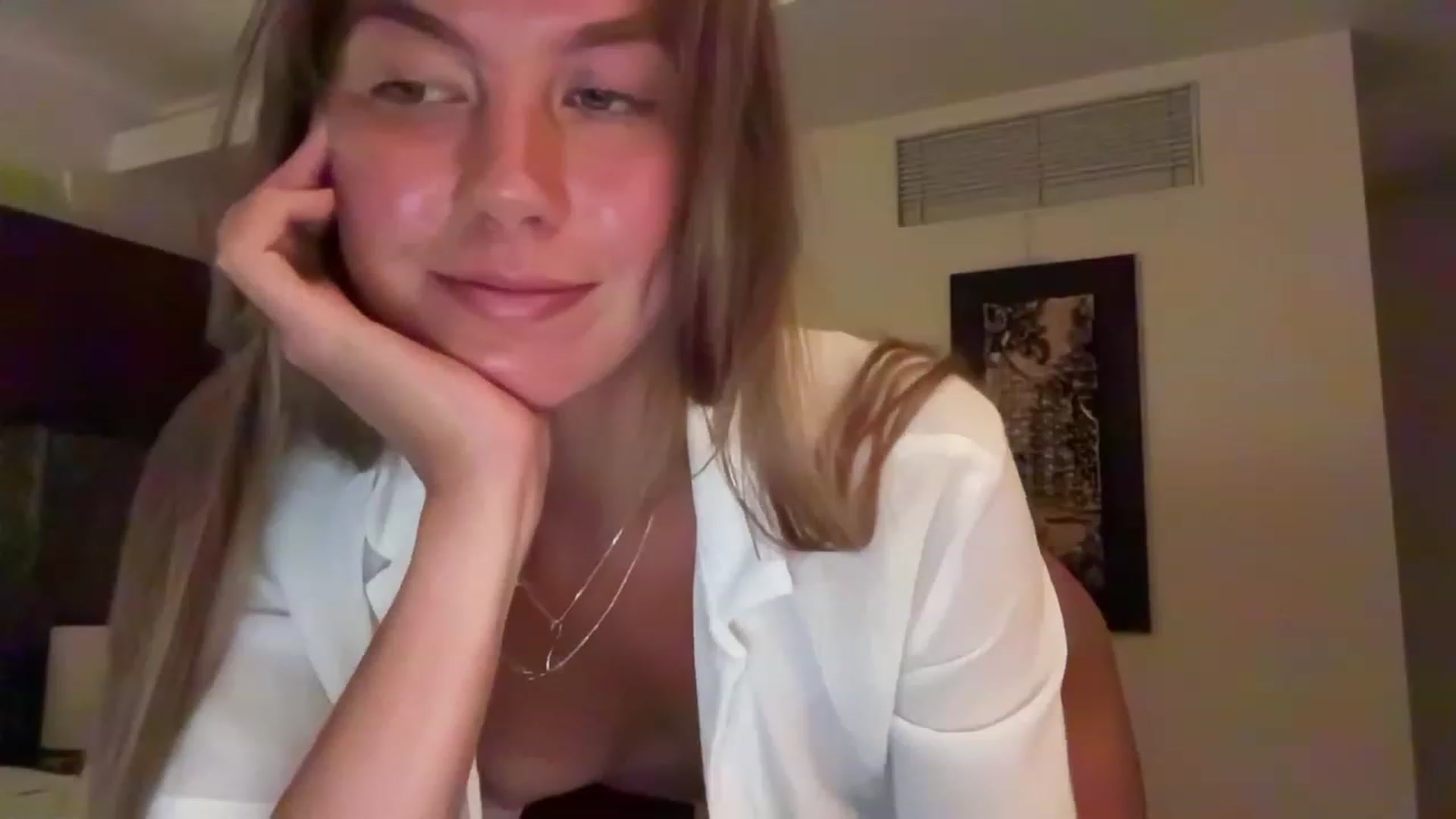 Gallery image thumbnail from BaliSurfGirl's myfreecams stream on, 03/13/2023, 11:14 image 13 of 20