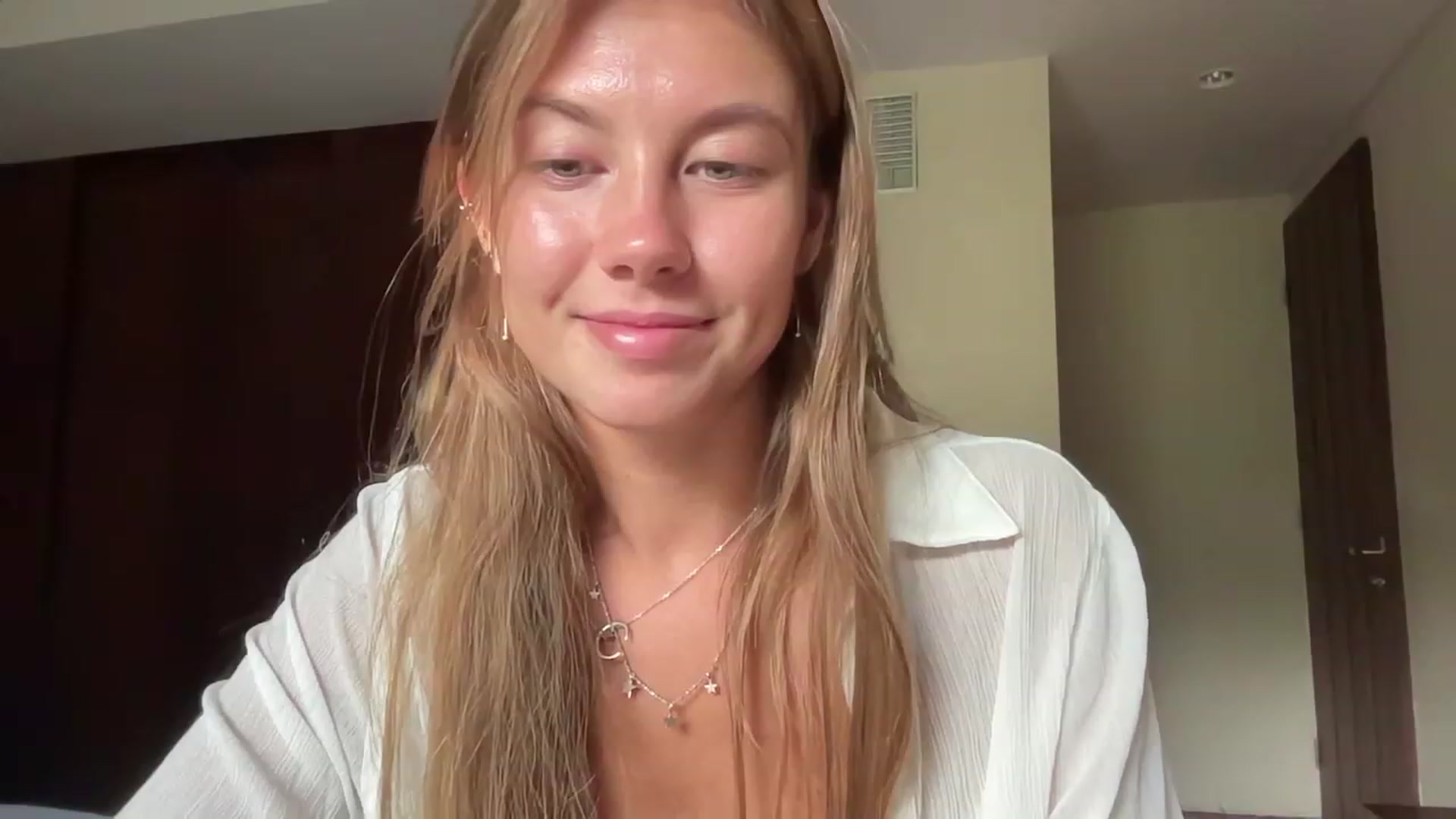 Gallery image thumbnail from BaliSurfGirl's myfreecams stream on, 03/17/2023, 23:34 image 10 of 20