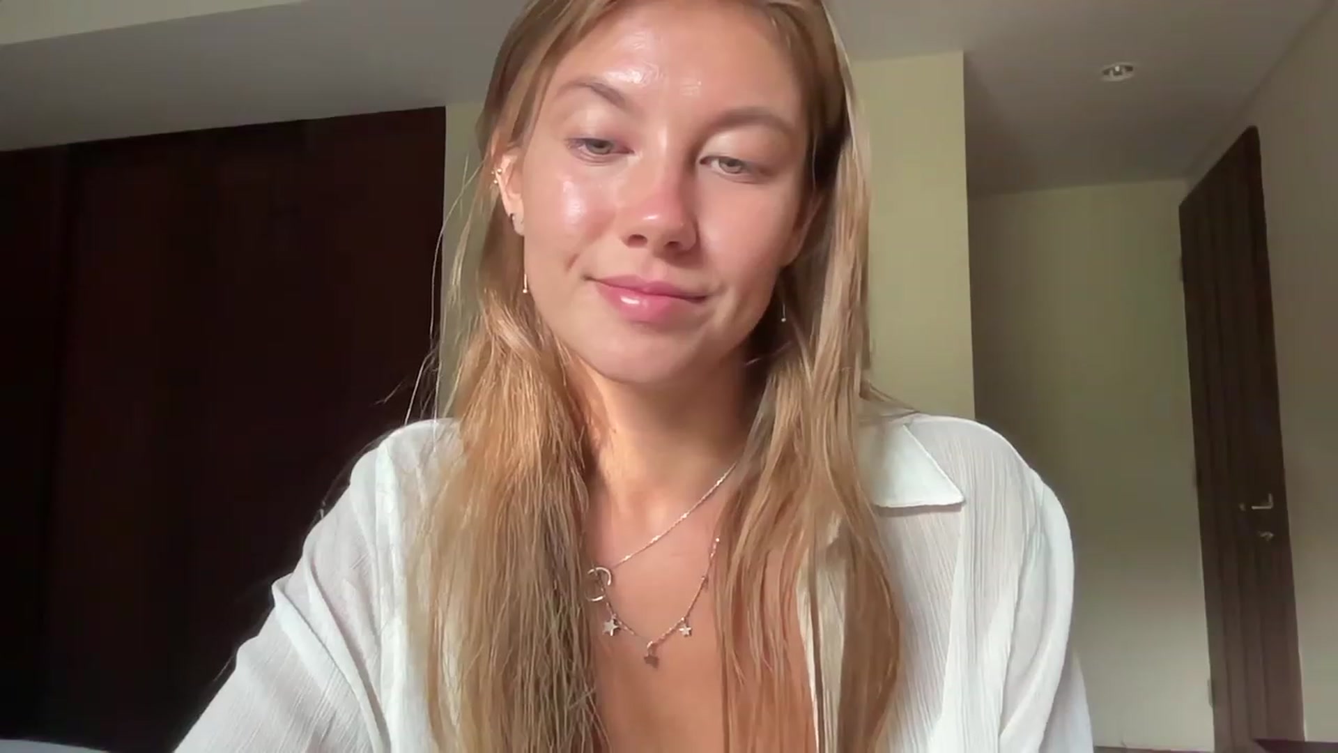 Gallery image thumbnail from BaliSurfGirl's myfreecams stream on, 03/17/2023, 23:34 image 11 of 20