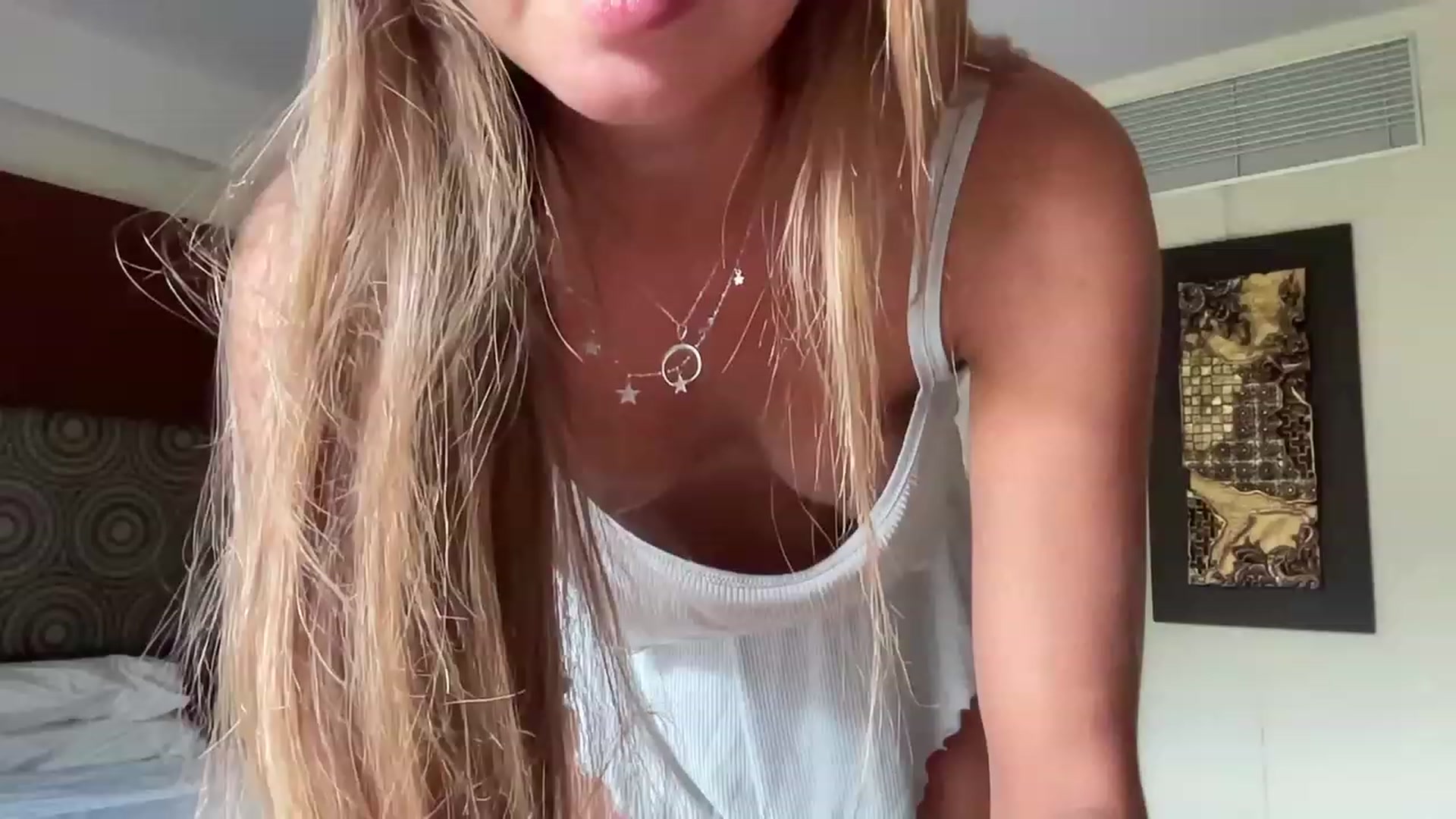 Gallery image thumbnail from BaliSurfGirl's myfreecams stream on, 03/24/2023, 23:30 image 8 of 20