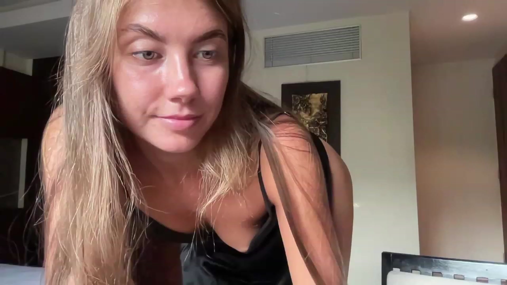 Gallery image thumbnail from BaliSurfGirl's myfreecams stream on, 03/25/2023, 23:11 image 19 of 20