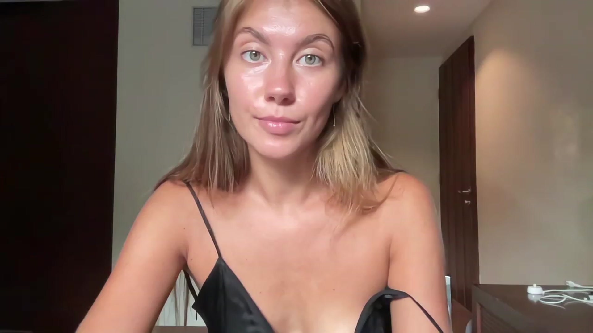 Gallery image thumbnail from BaliSurfGirl's myfreecams stream on, 03/25/2023, 23:11 image 12 of 20