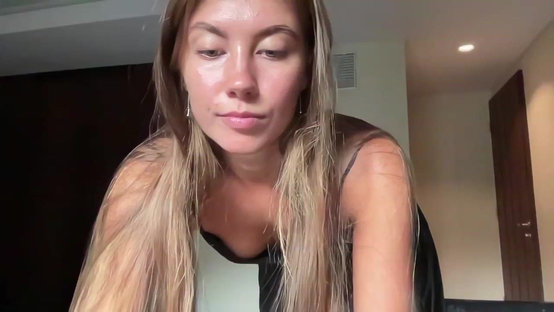 Gallery image thumbnail from BaliSurfGirl's myfreecams stream on, 03/25/2023, 23:11 image 7 of 20